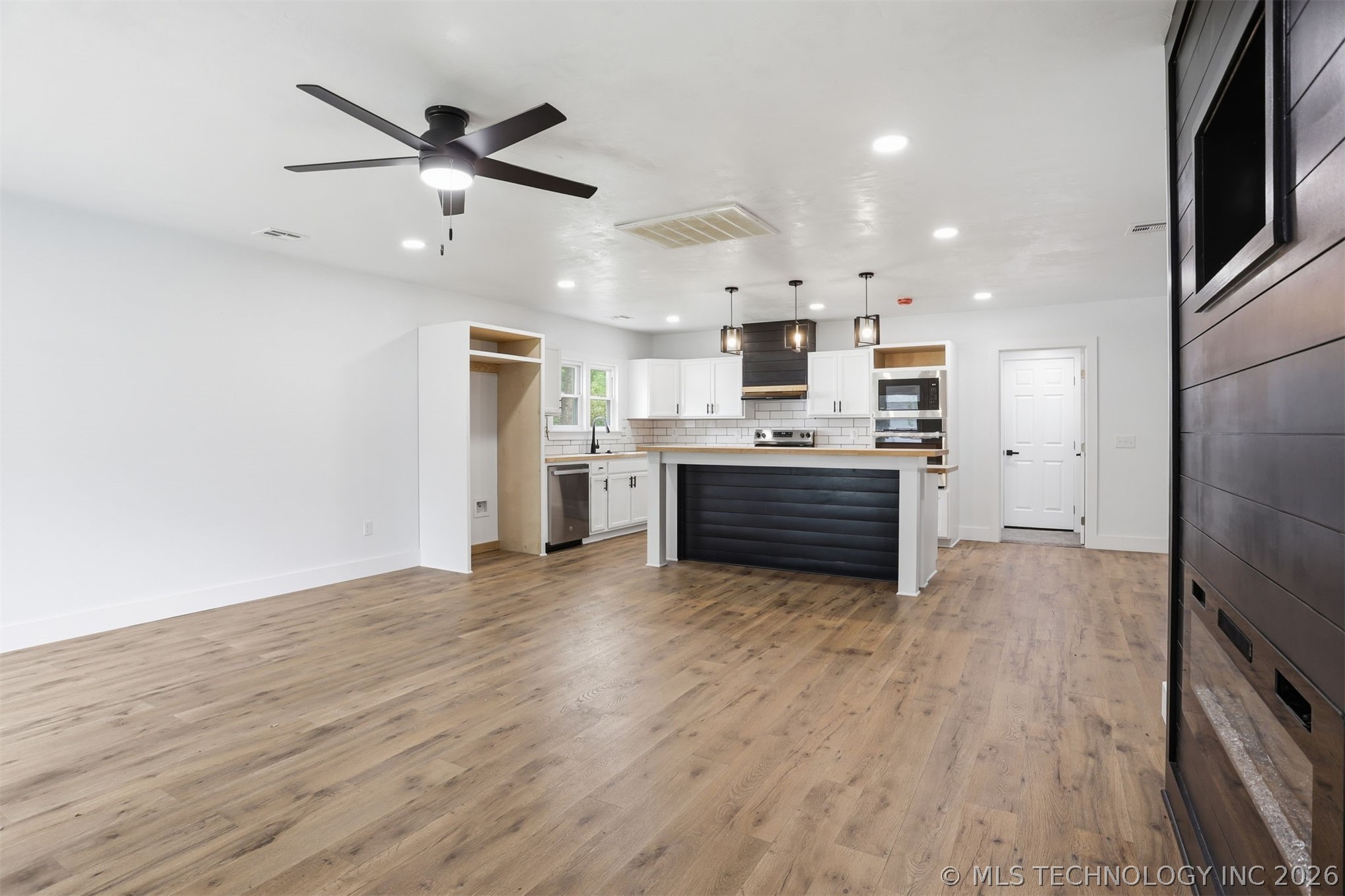 1008 W Burney Street Property Photo 7