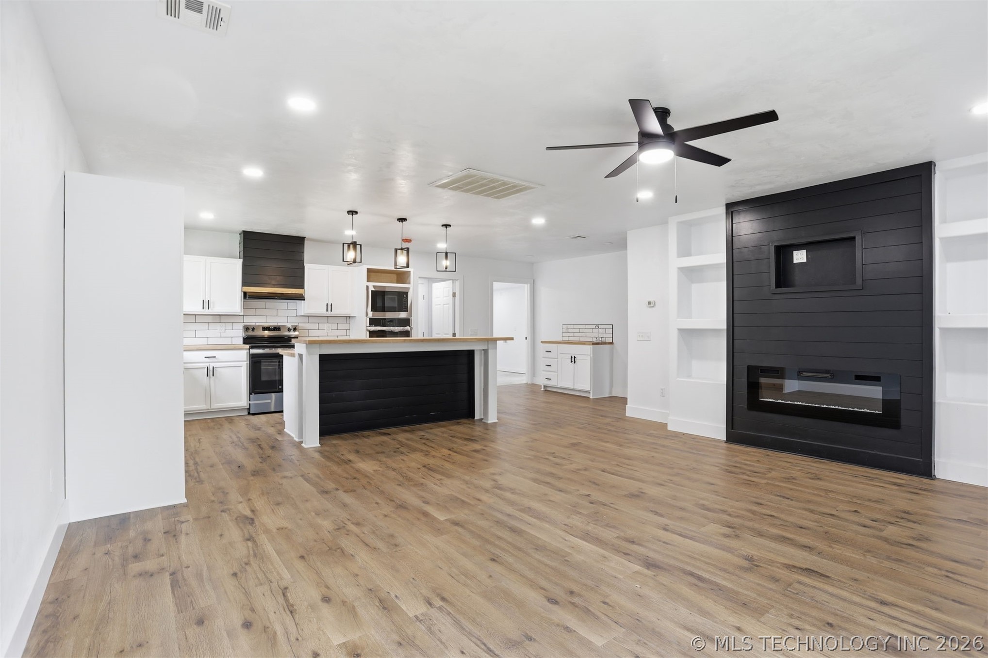 1008 W Burney Street Property Photo 8