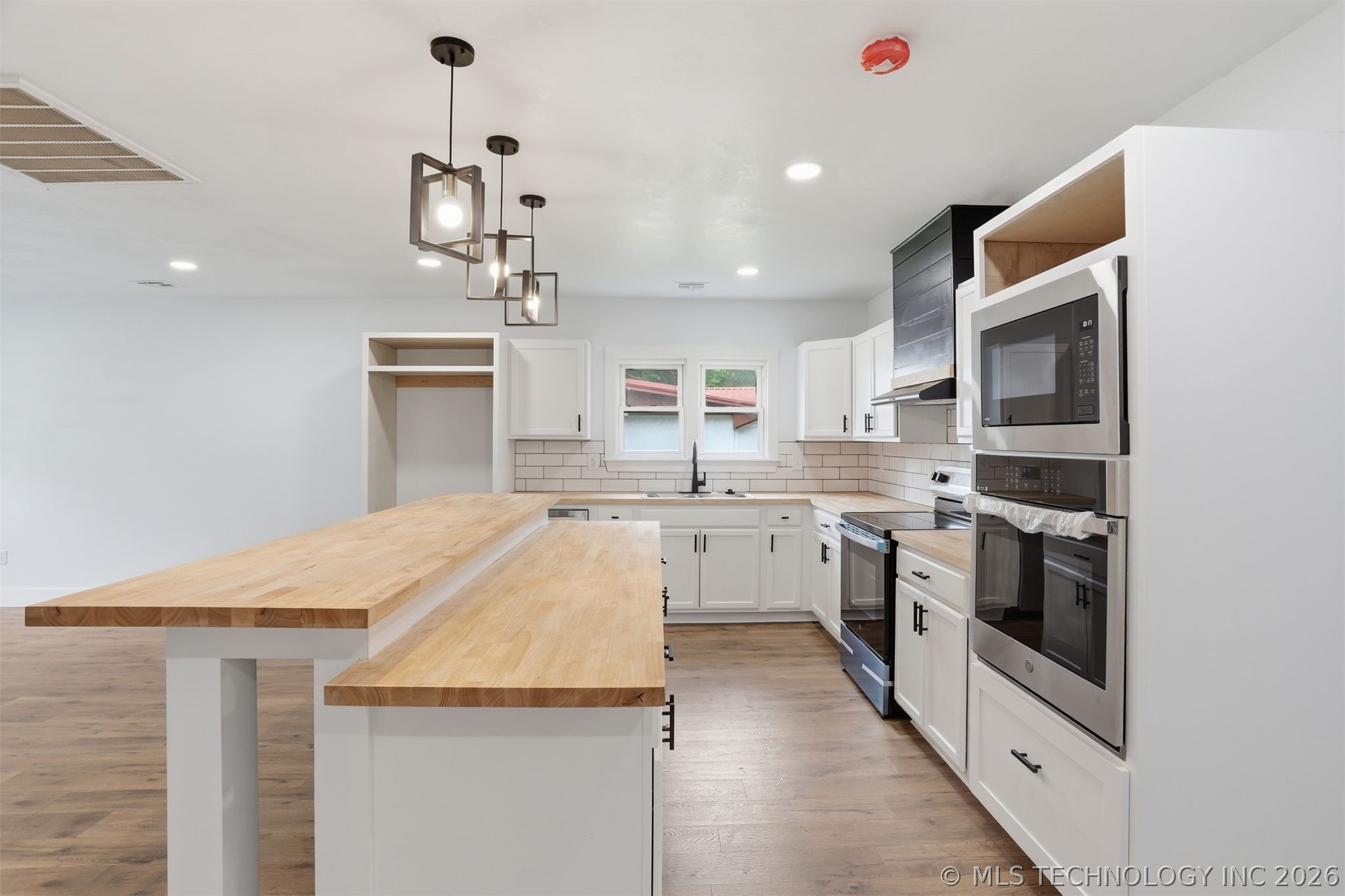 1008 W Burney Street Property Photo 12