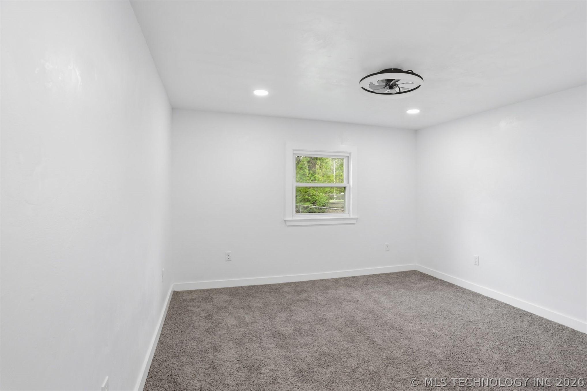 1008 W Burney Street Property Photo 20