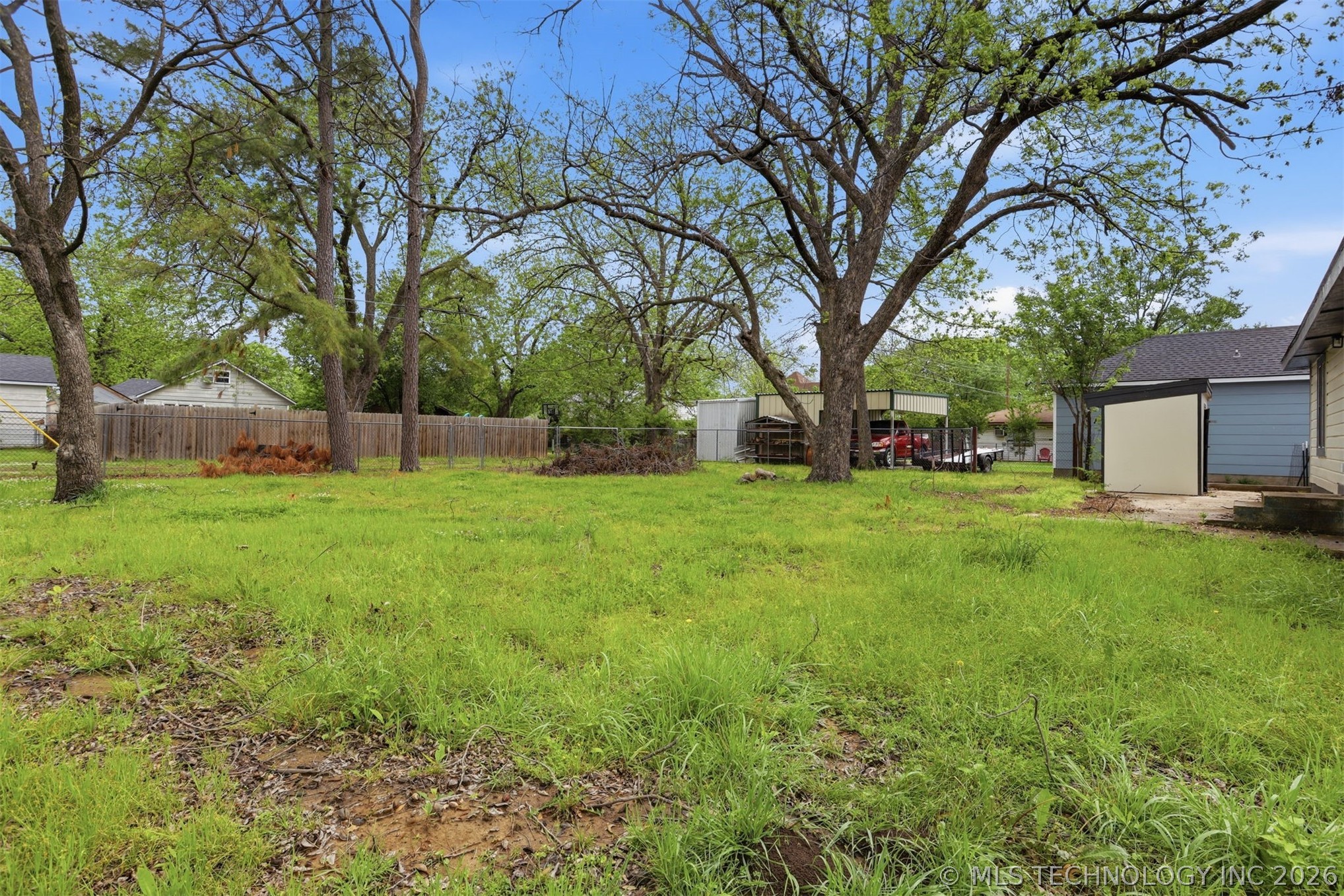 1008 W Burney Street Property Photo 23