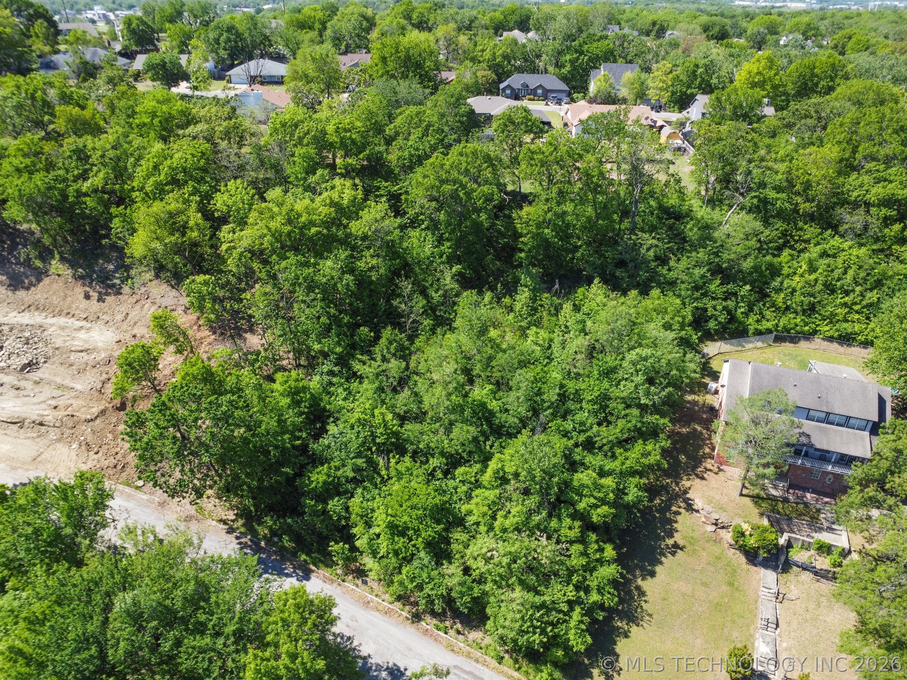 Hickory Lane Property Photo 3