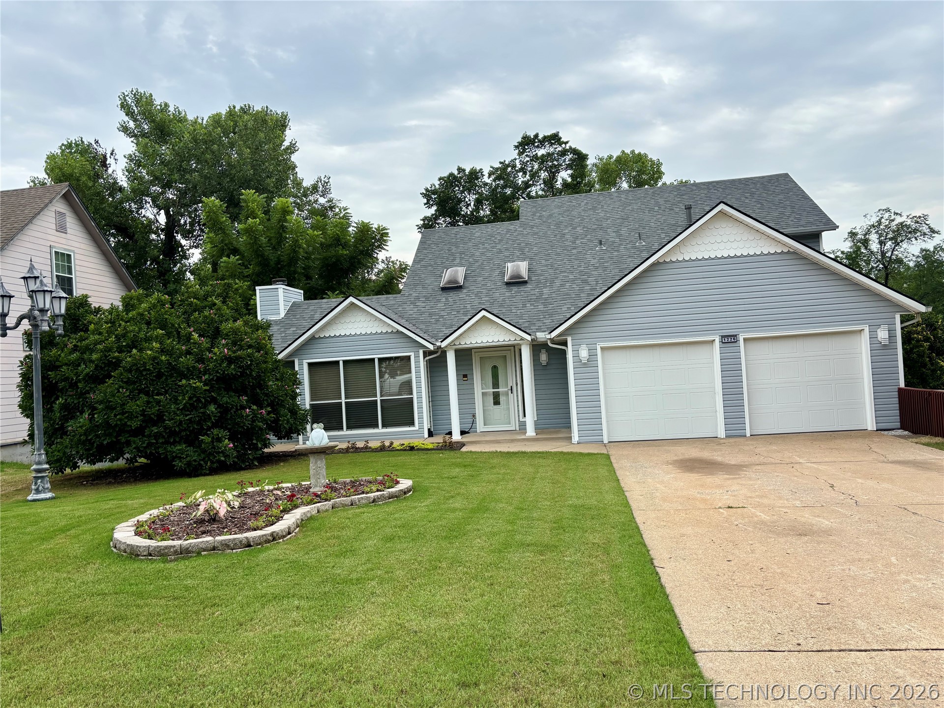 1226 Forest Lane Property Photo 1