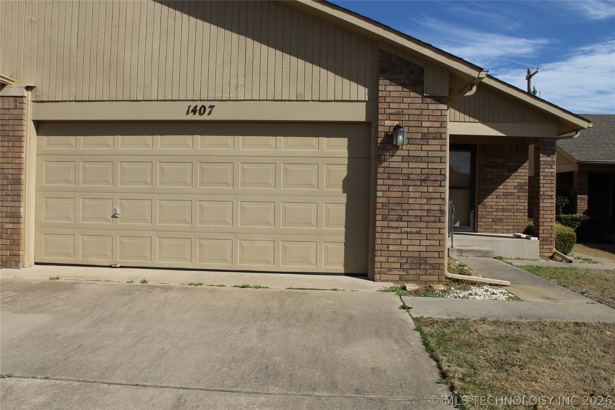 1407 Windsor Drive Property Photo 1