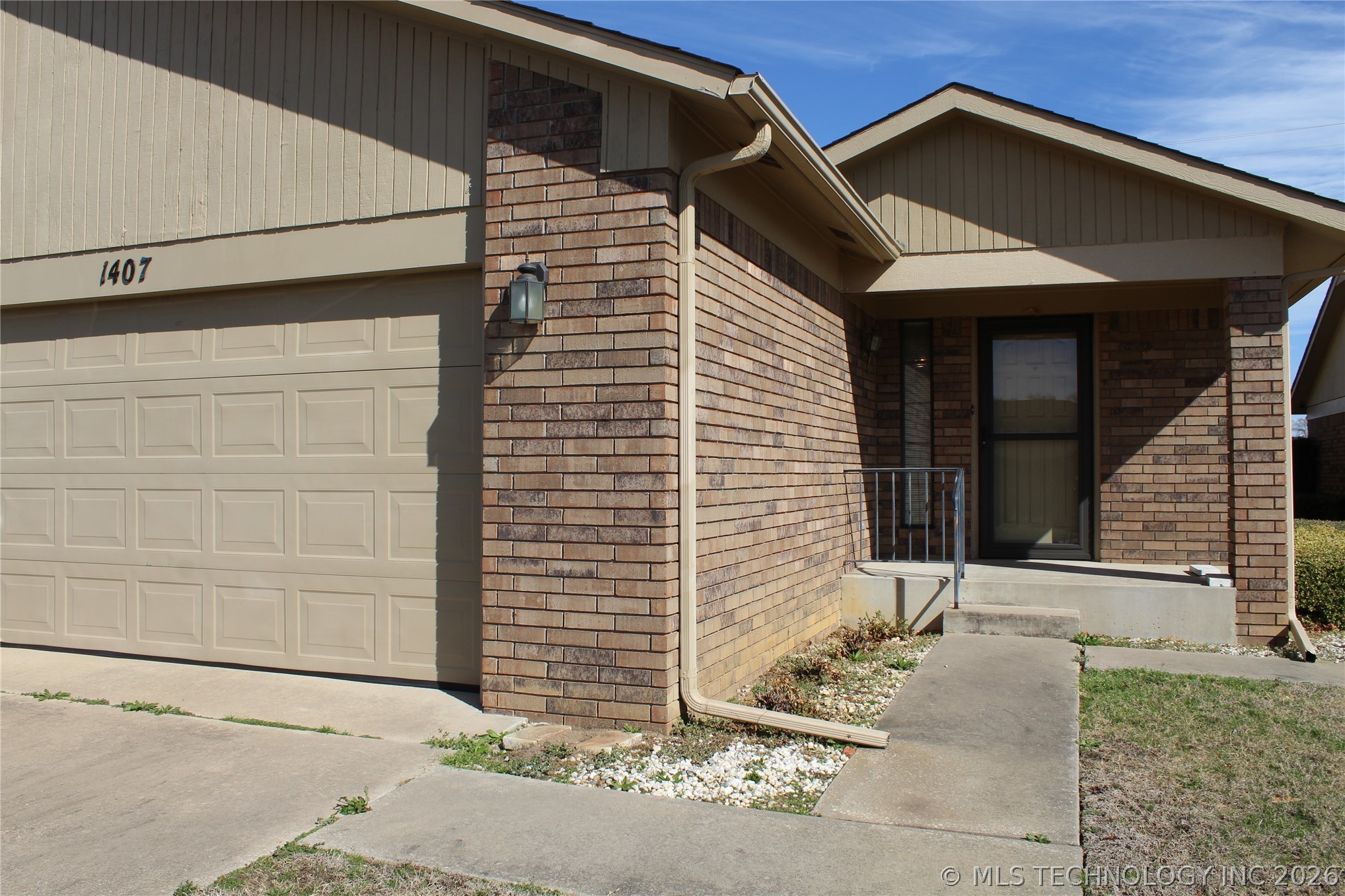 1407 Windsor Drive Property Photo 2