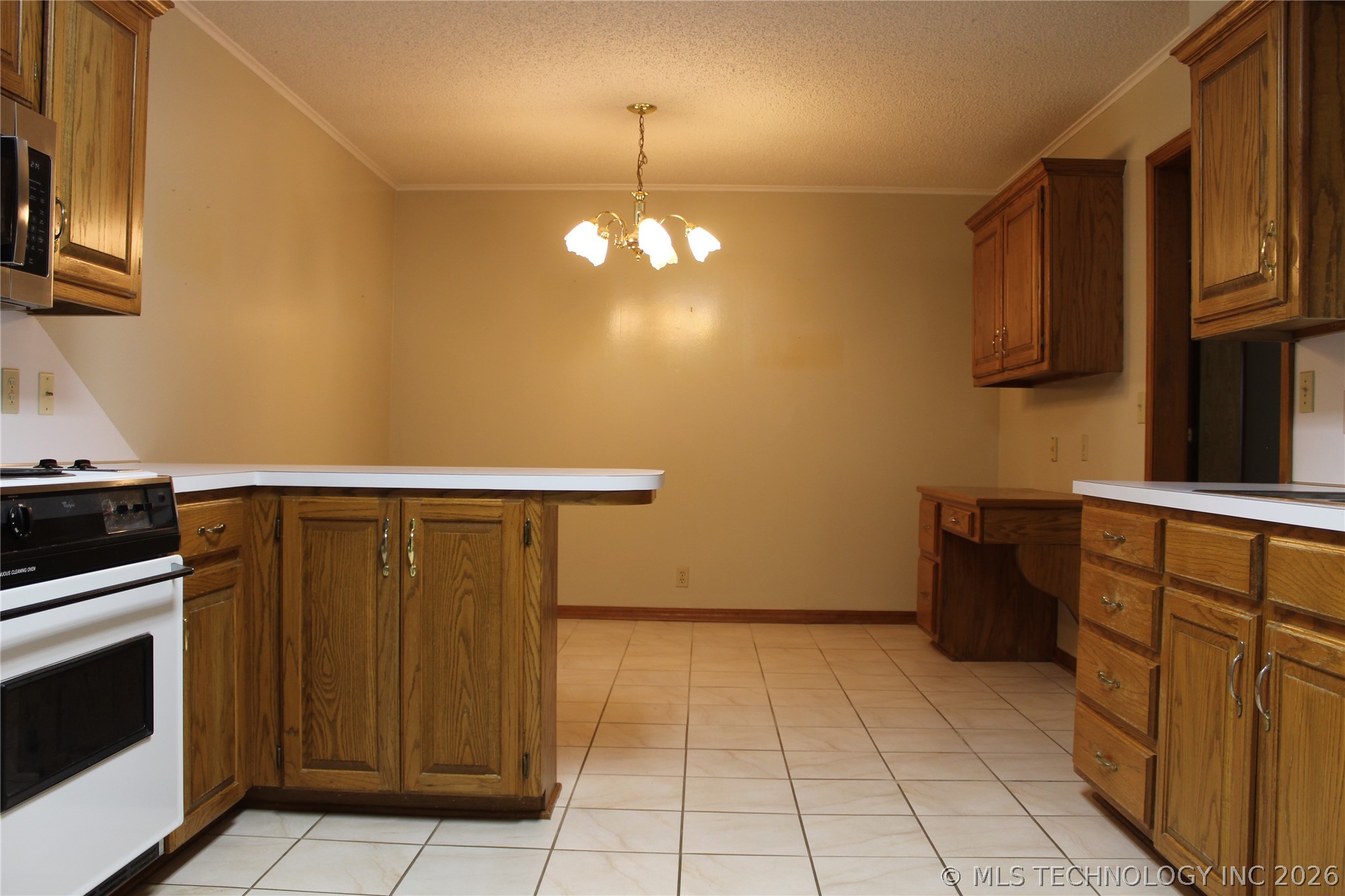 1407 Windsor Drive Property Photo 8