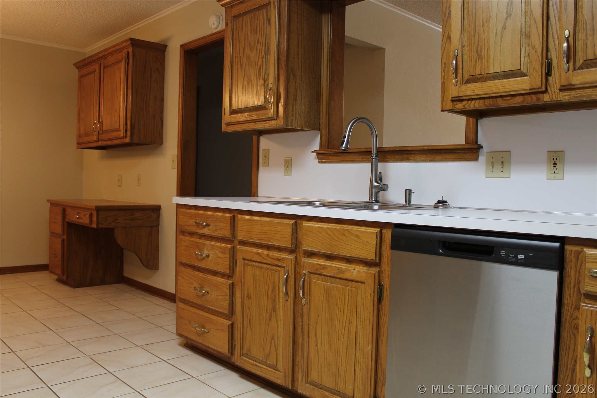 1407 Windsor Drive Property Photo 9