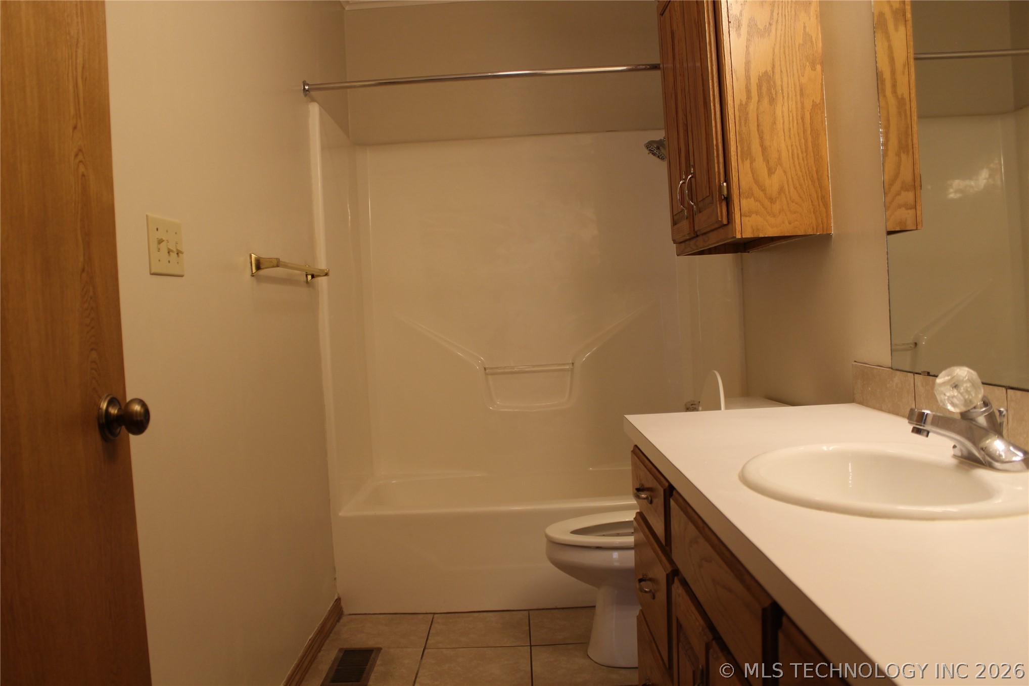 1407 Windsor Drive Property Photo 12