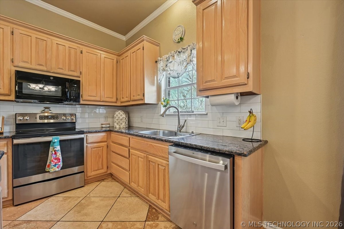 617 N Willow Avenue Property Photo 14