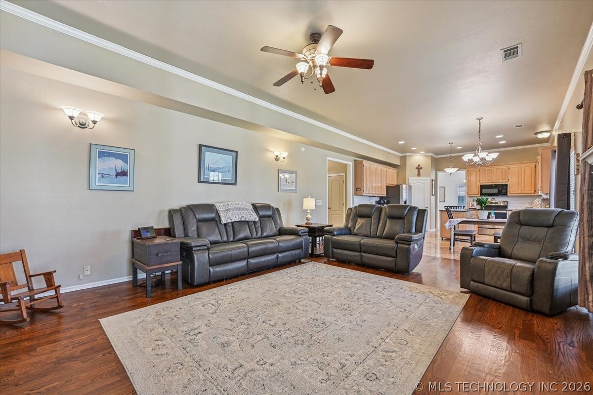 617 N Willow Avenue Property Photo 18