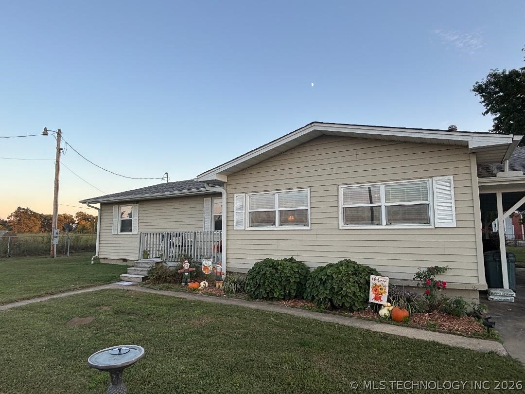 411064 E 1180 Road Property Photo 2