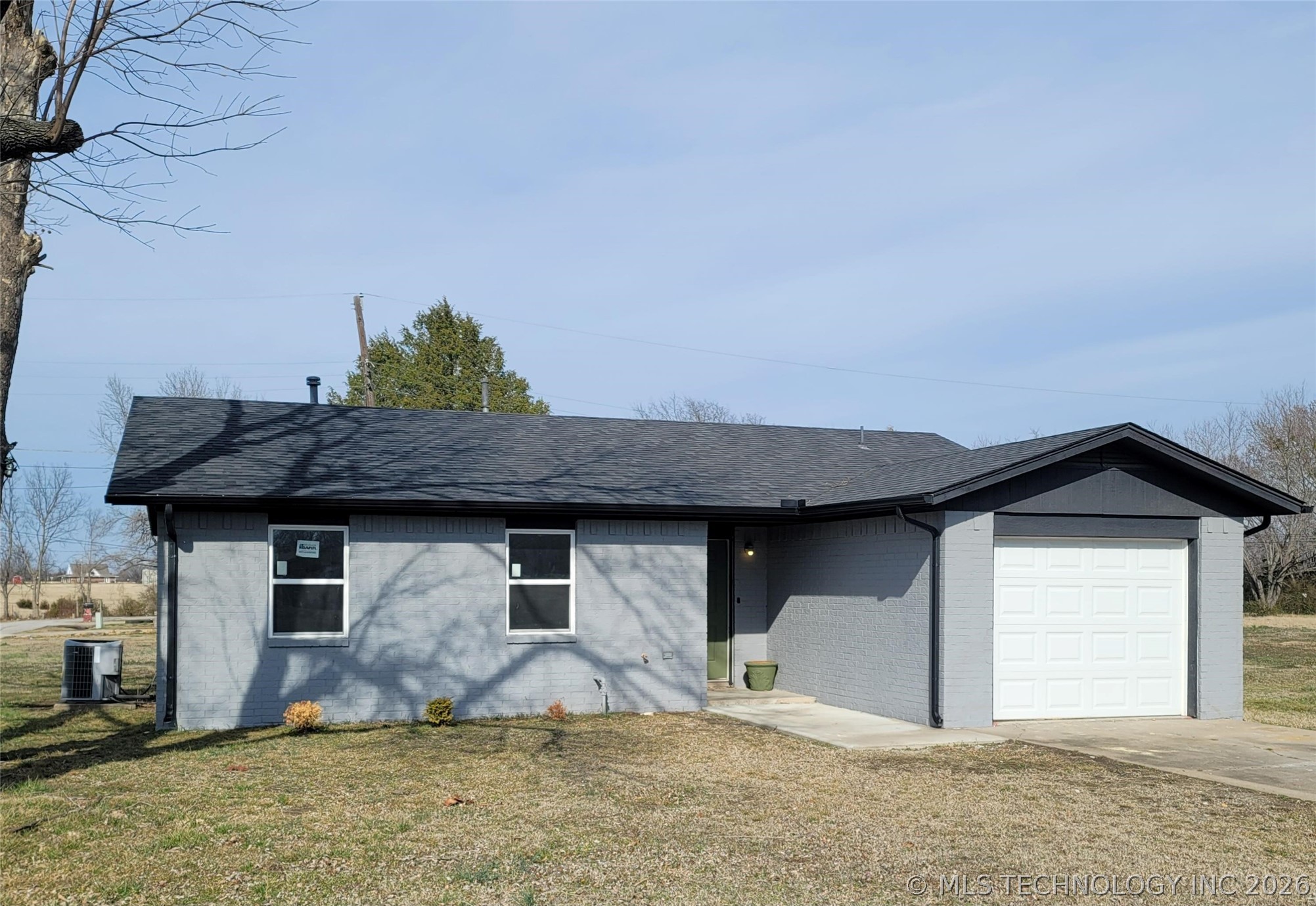 802 E Knisley Avenue Property Photo 1