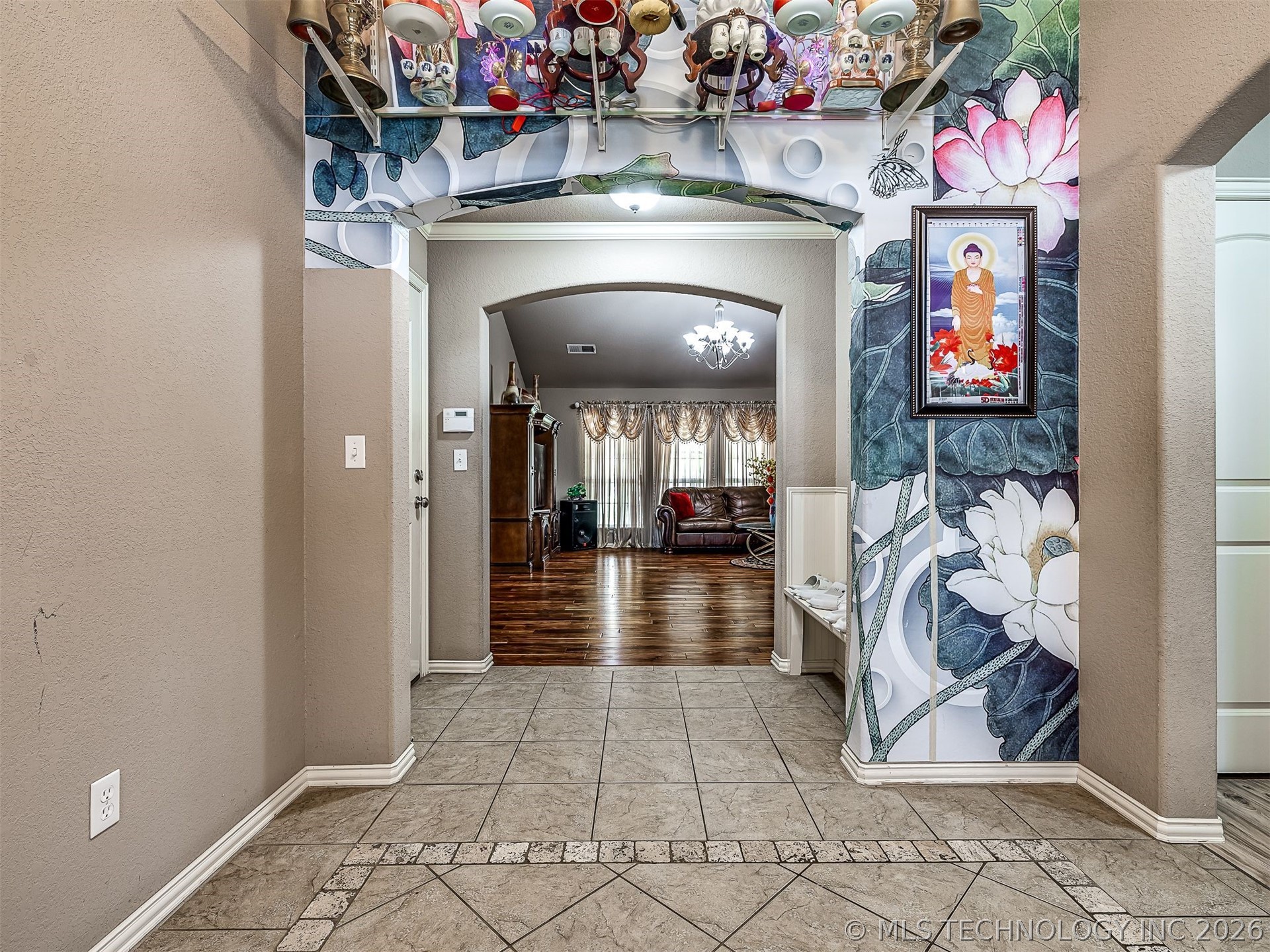 2312 E Queens Street Property Photo 6