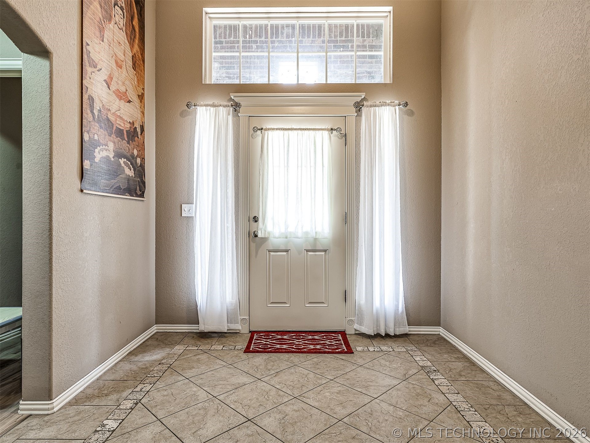 2312 E Queens Street Property Photo 7