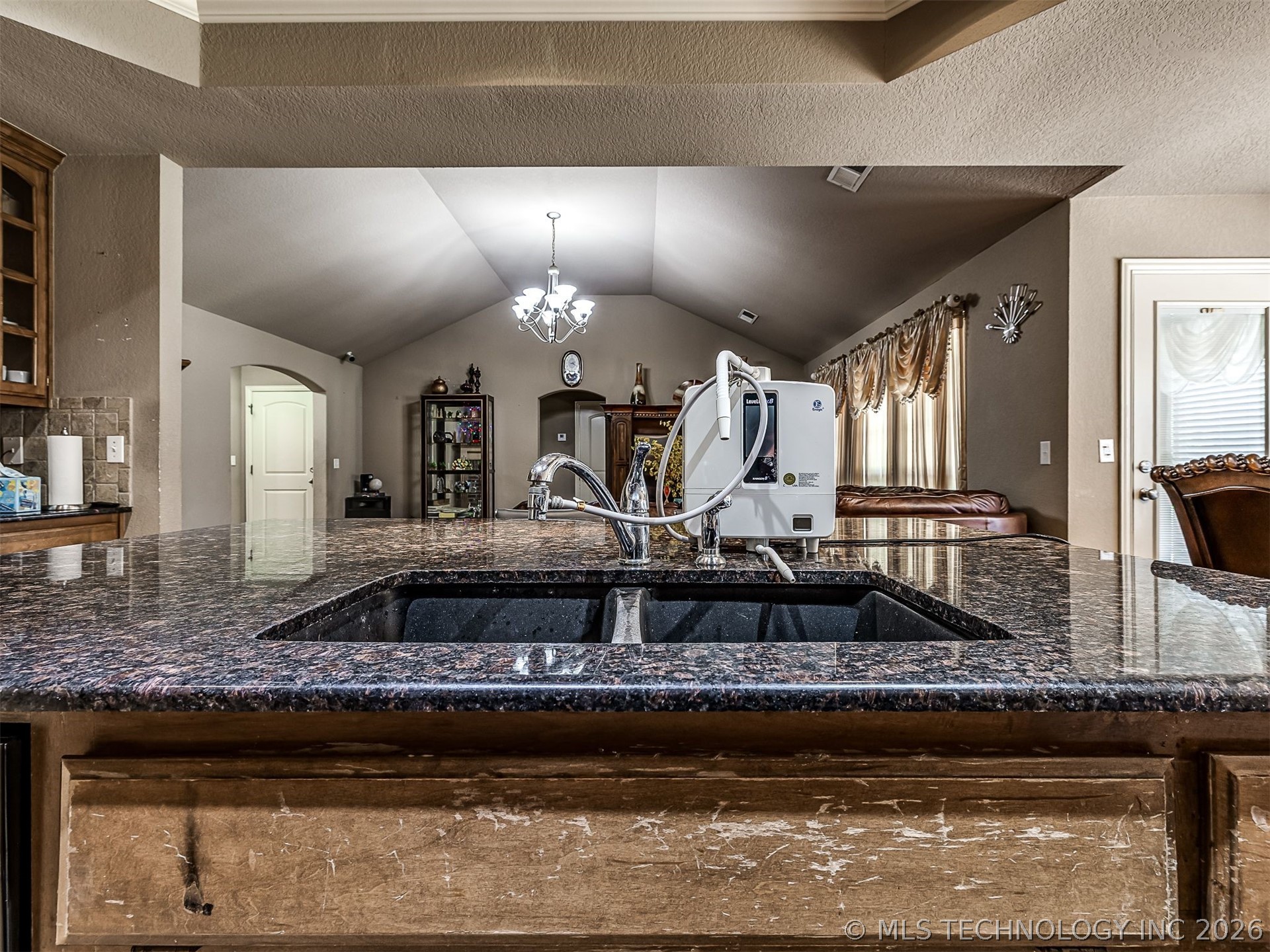 2312 E Queens Street Property Photo 17
