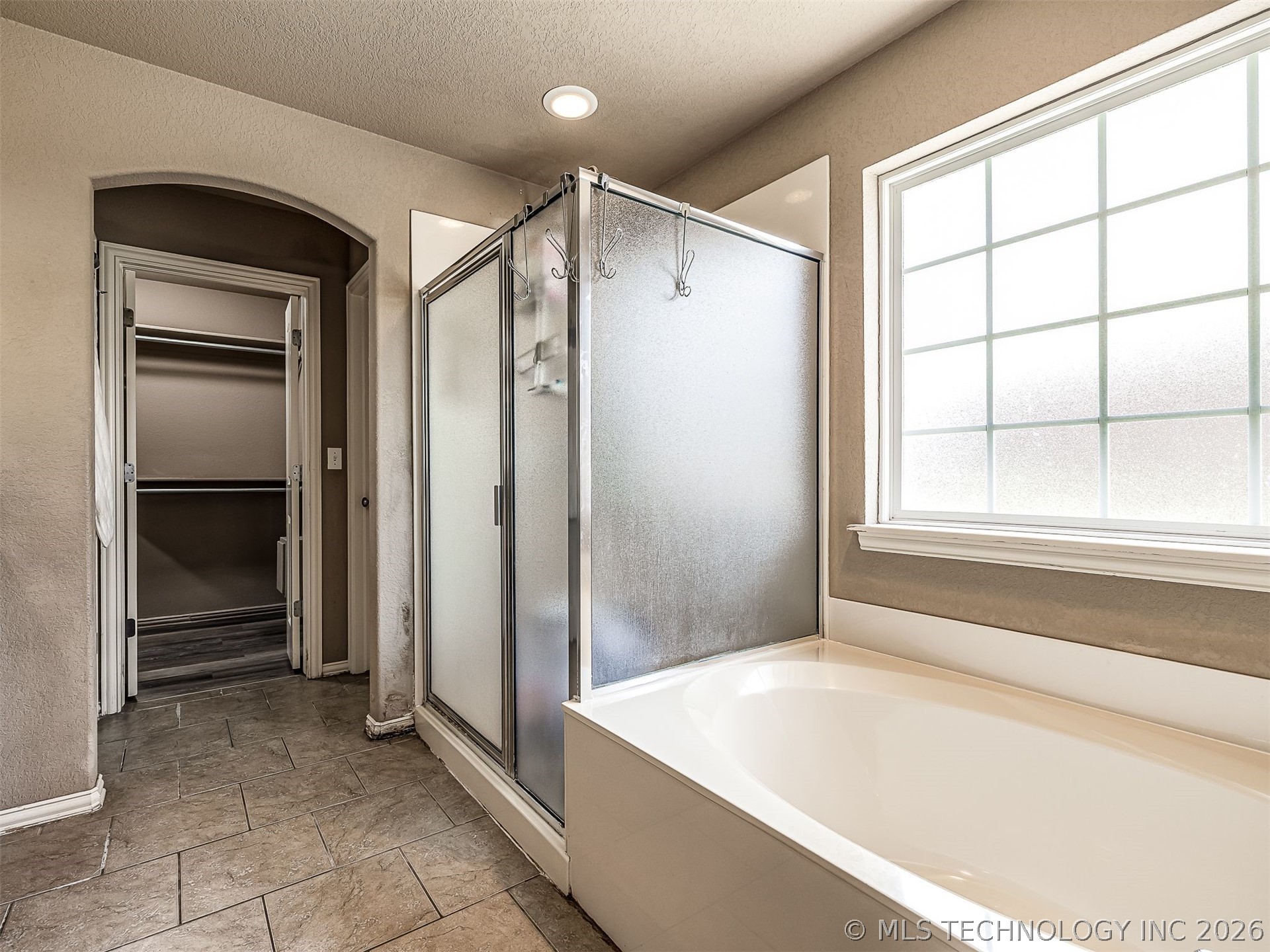 2312 E Queens Street Property Photo 27