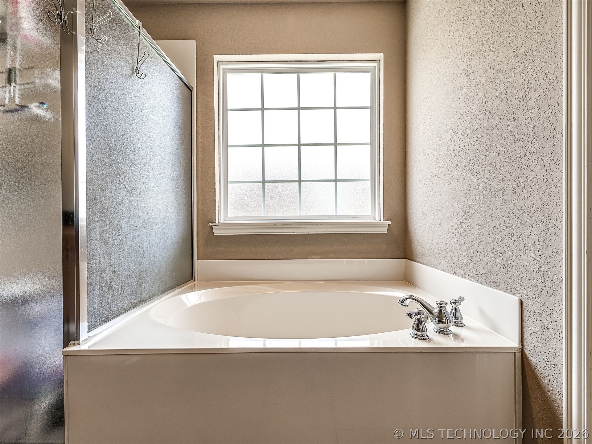 2312 E Queens Street Property Photo 28