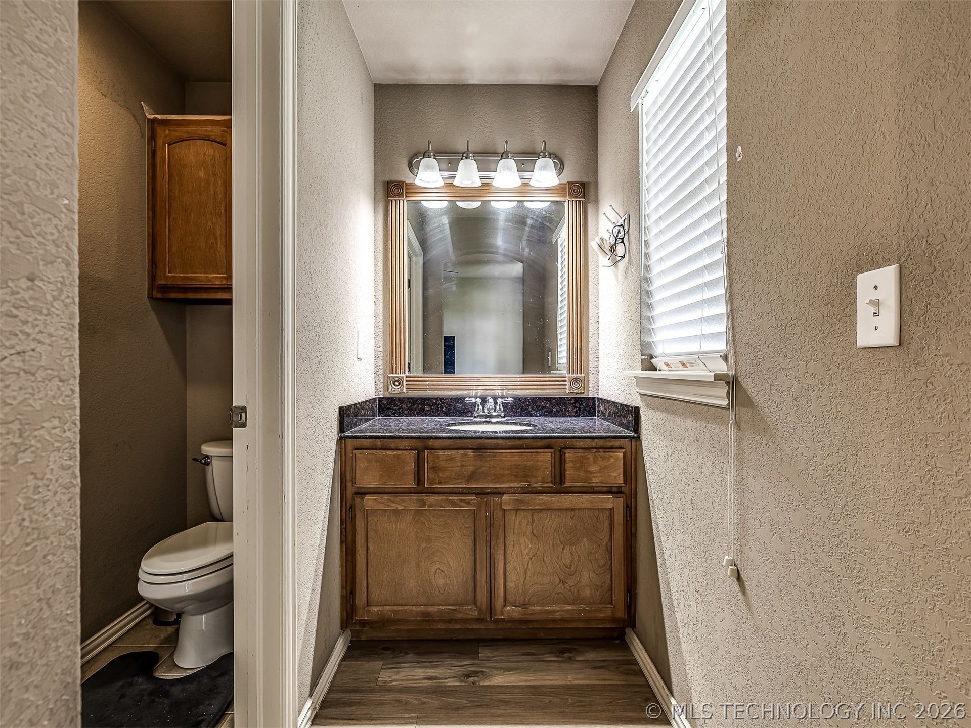 2312 E Queens Street Property Photo 35