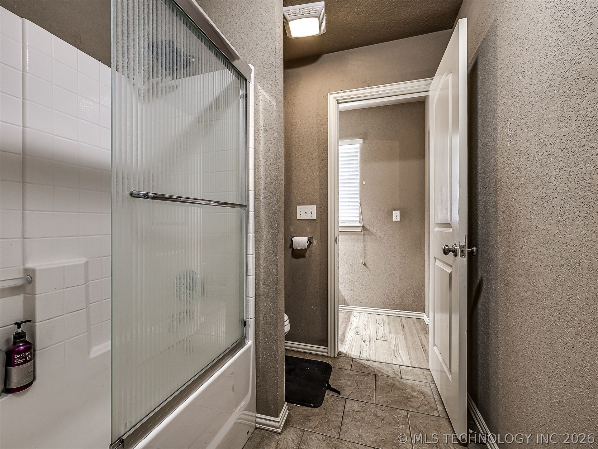 2312 E Queens Street Property Photo 37
