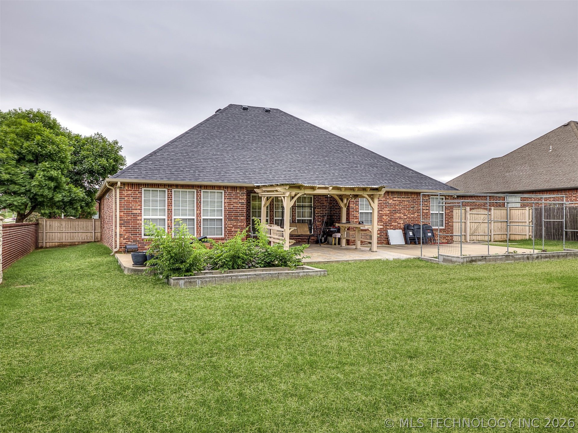 2312 E Queens Street Property Photo 45