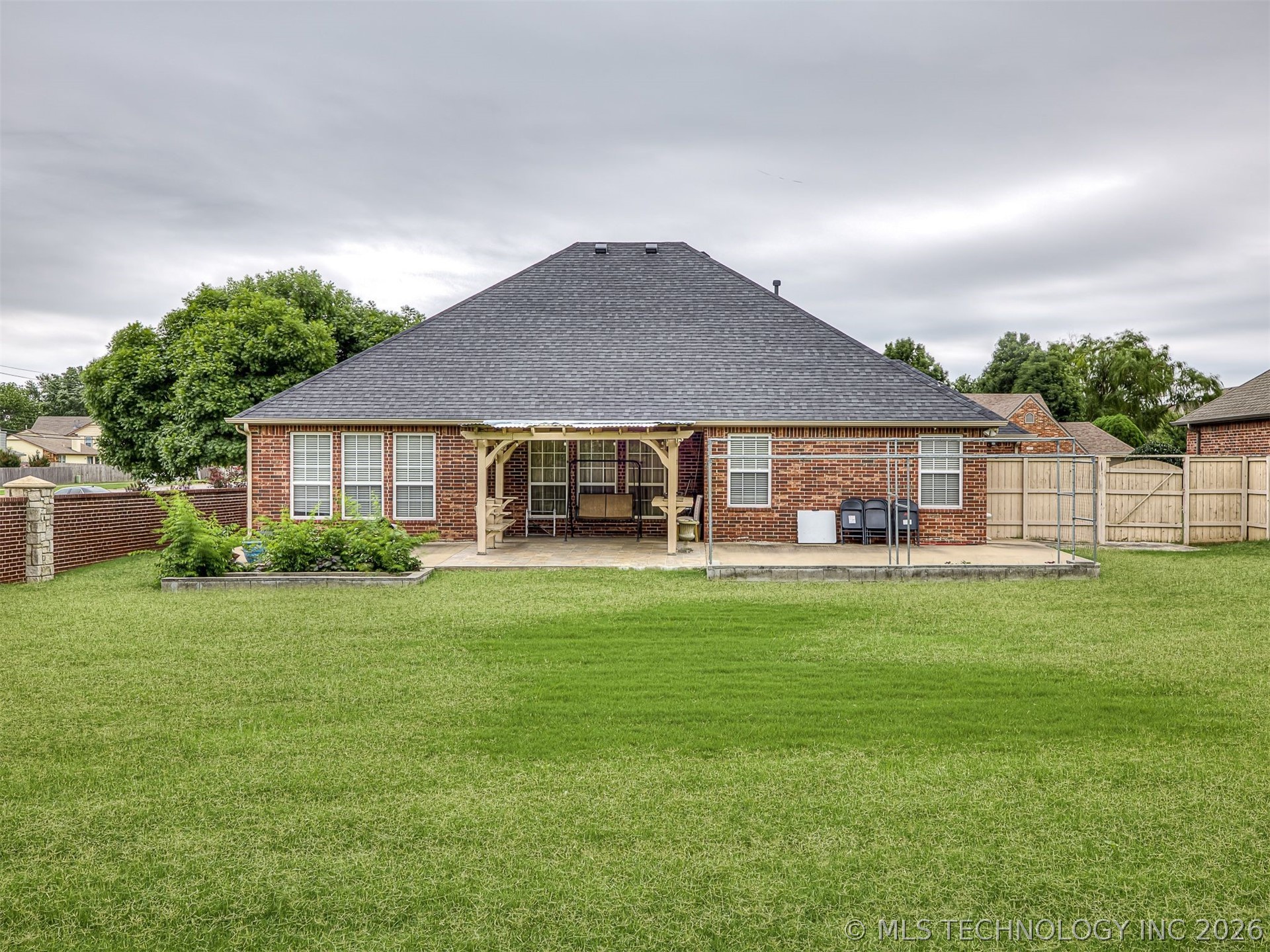 2312 E Queens Street Property Photo 46