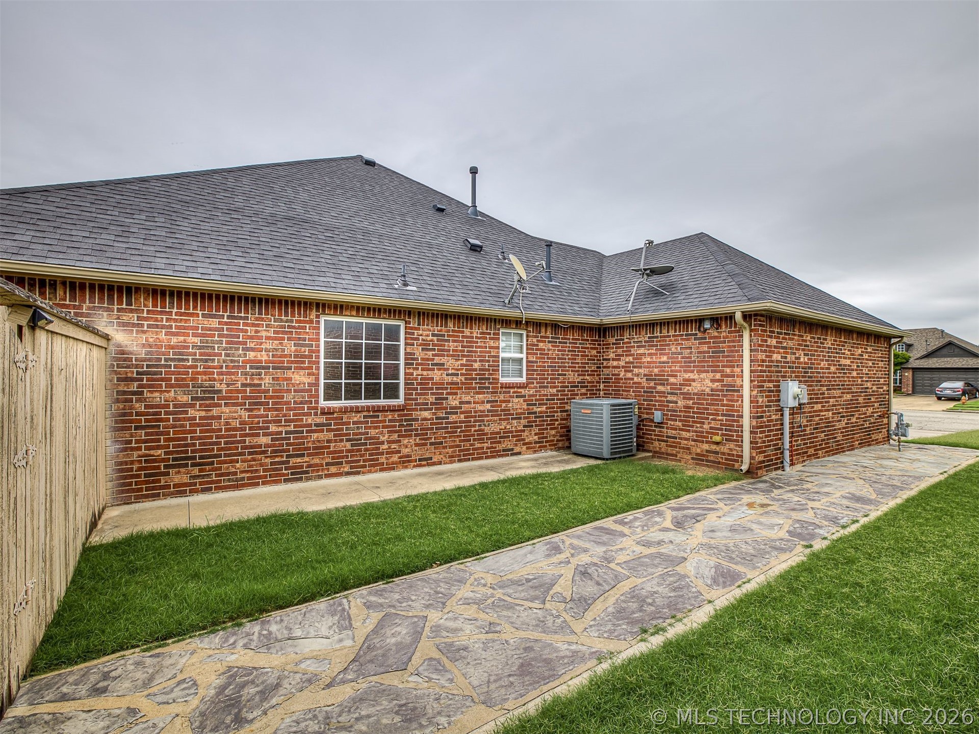 2312 E Queens Street Property Photo 47