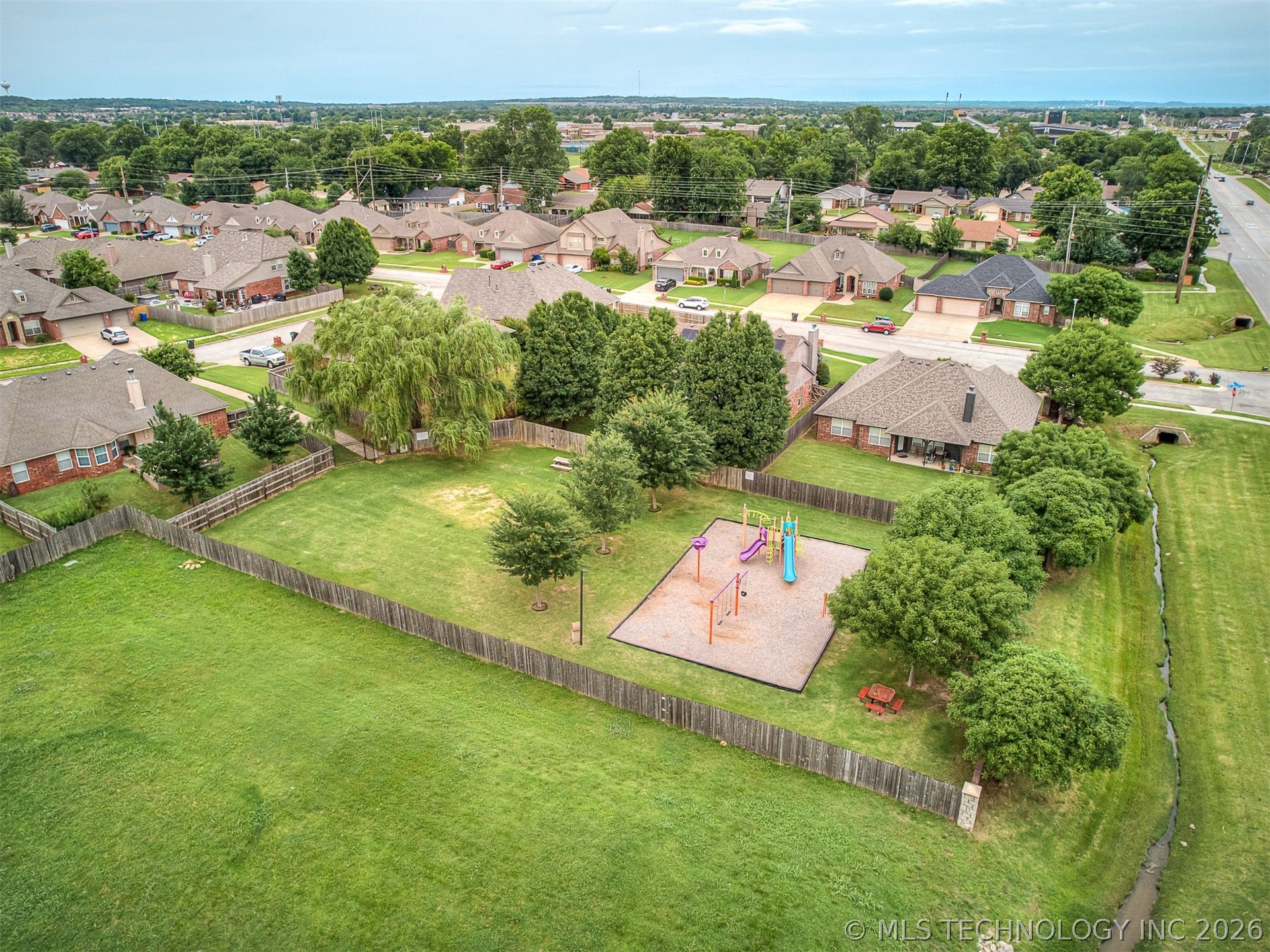 2312 E Queens Street Property Photo 49