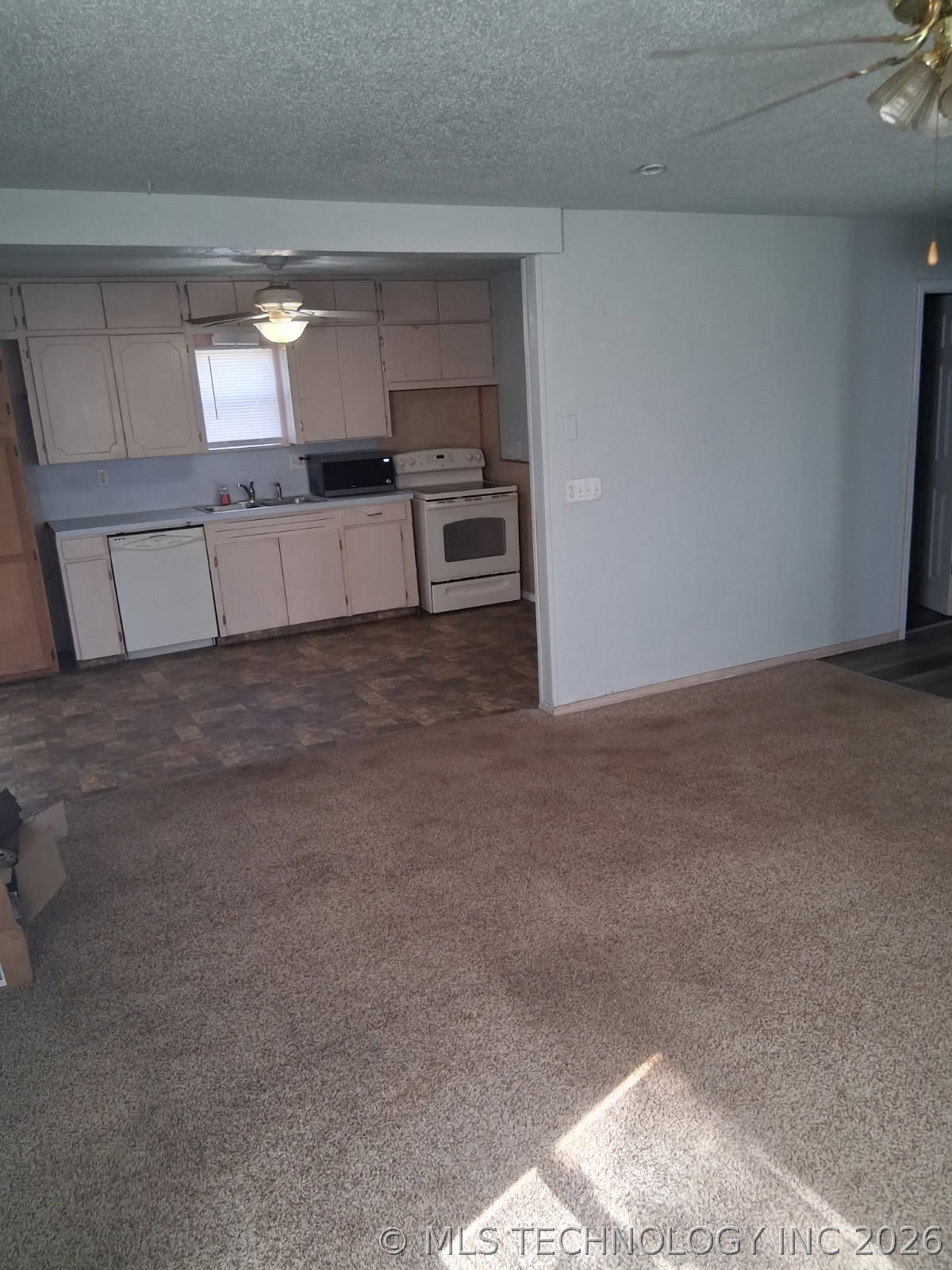 1421 2nd Ne Property Photo 3