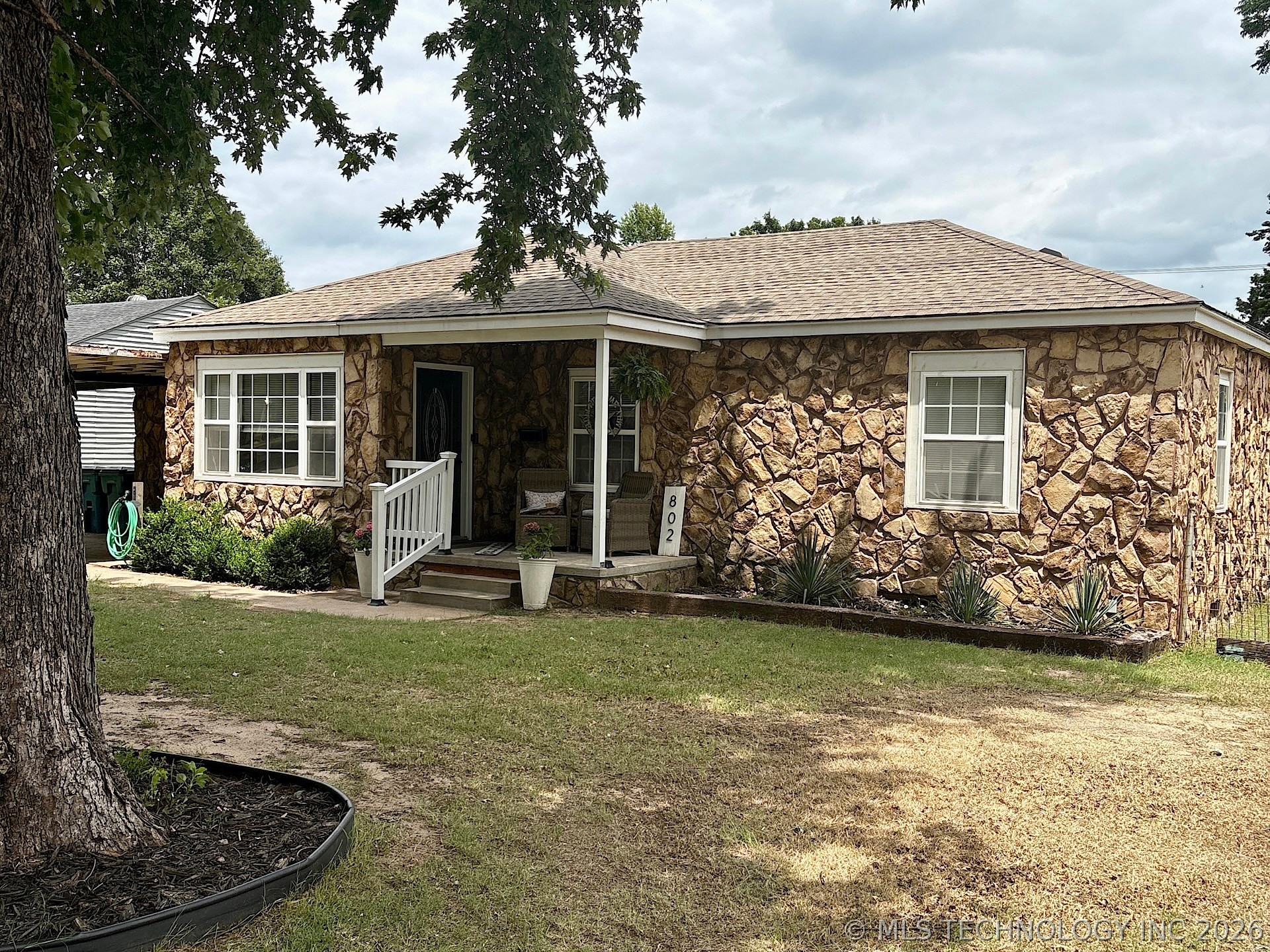 802 S Howerton Avenue Property Photo 3