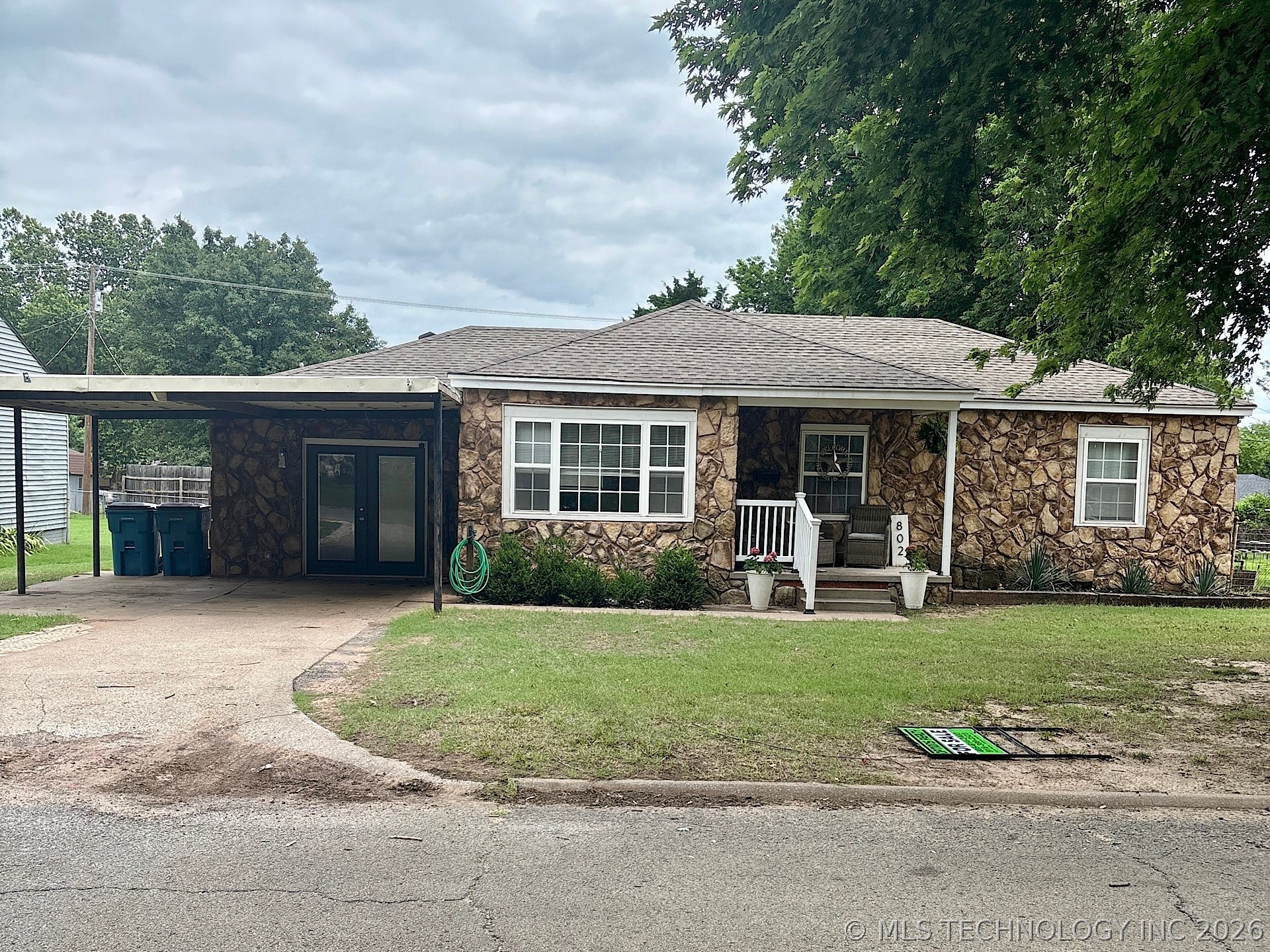 802 S Howerton Avenue Property Photo 4