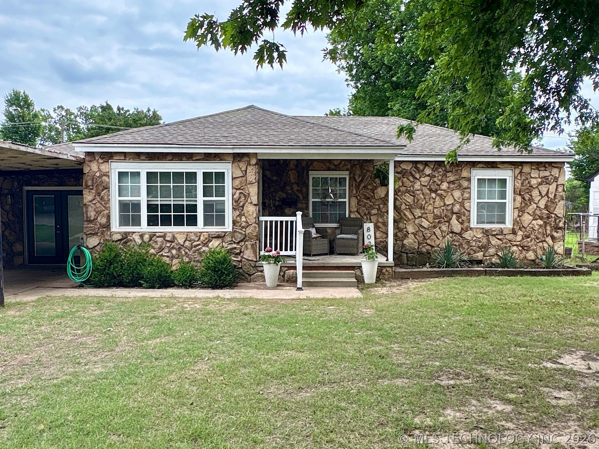 802 S Howerton Avenue Property Photo 8