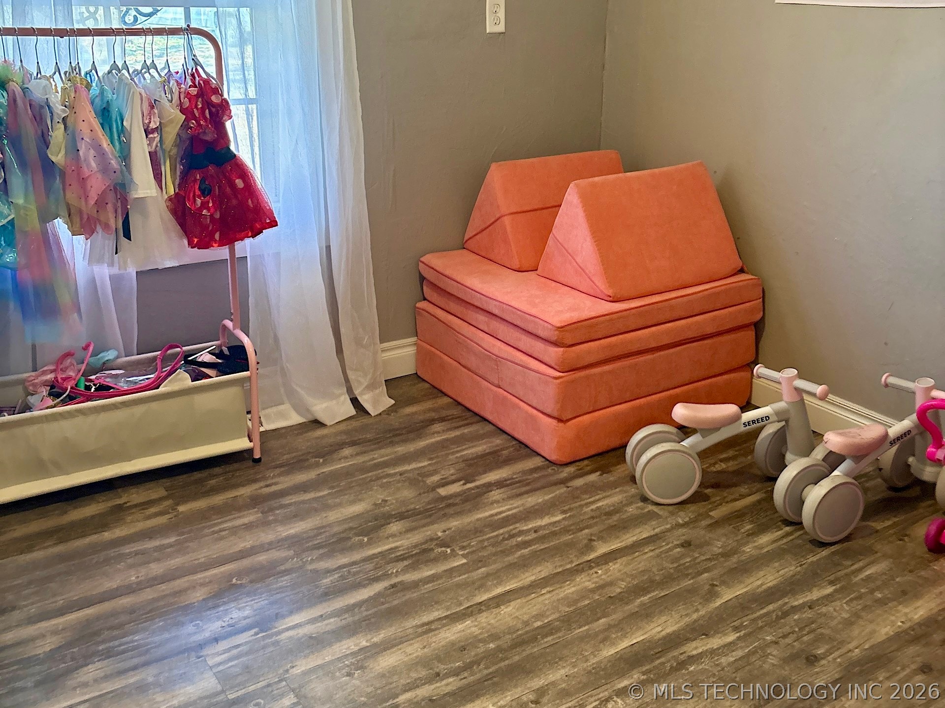 802 S Howerton Avenue Property Photo 10