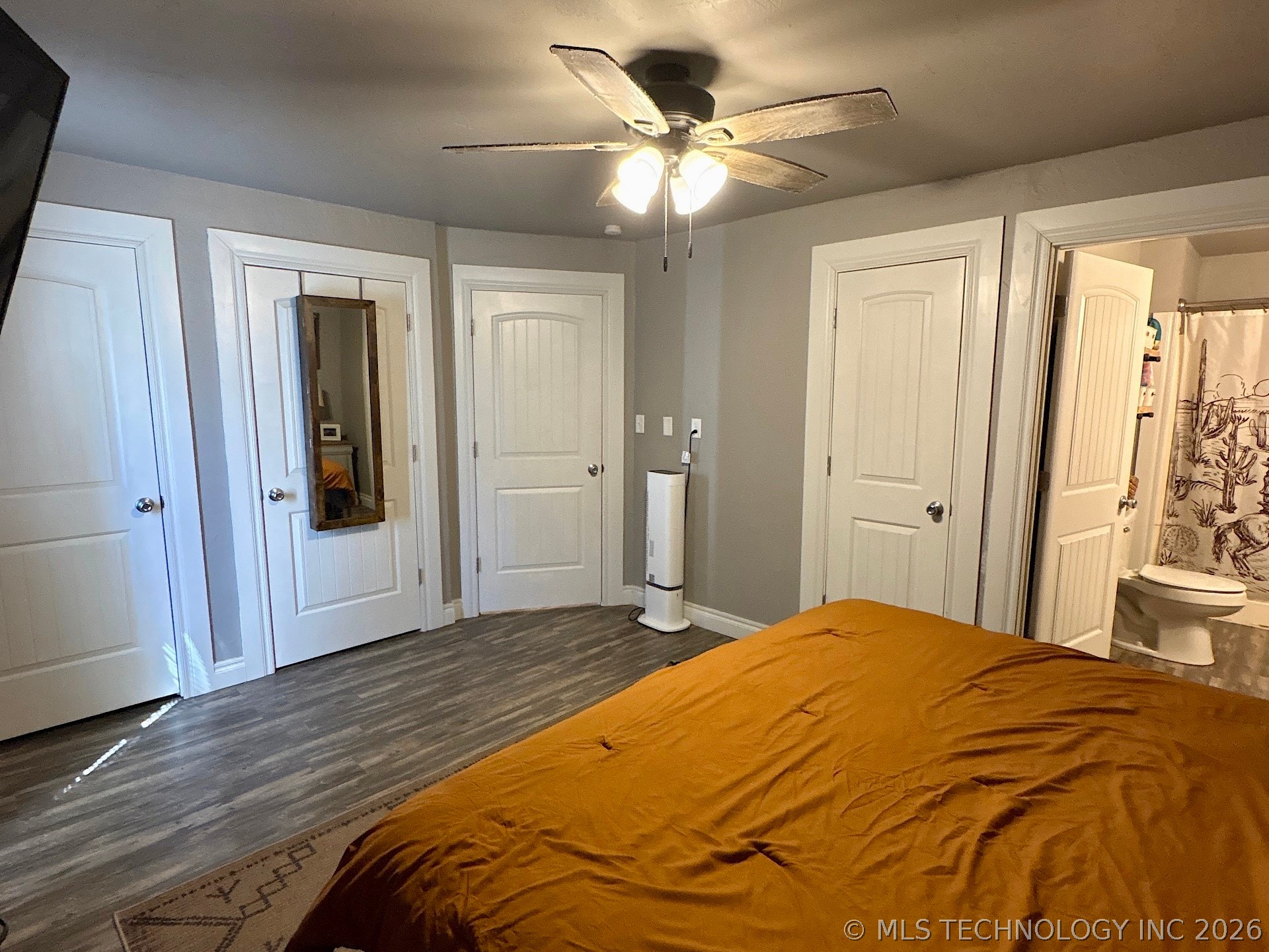 802 S Howerton Avenue Property Photo 18