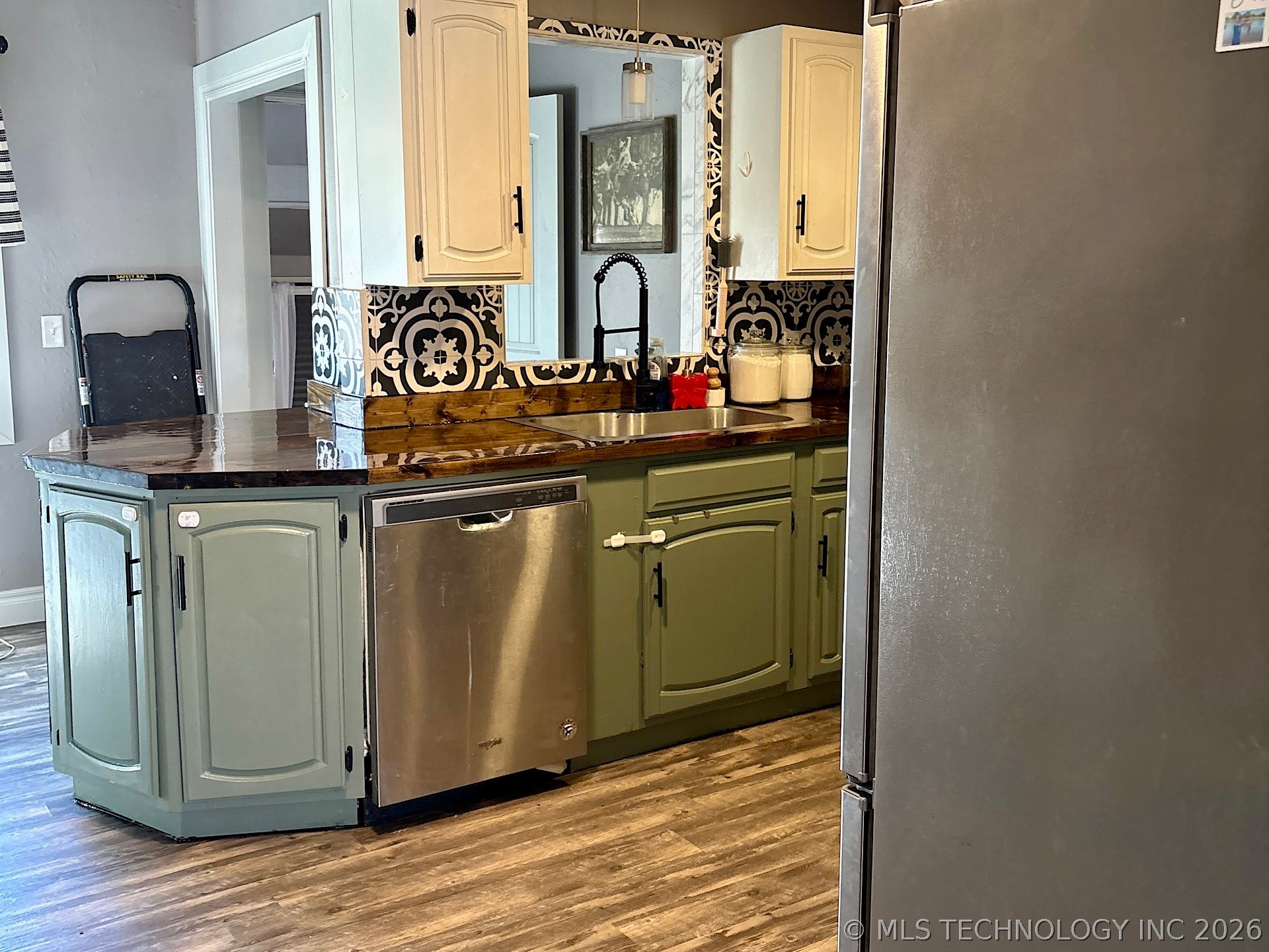802 S Howerton Avenue Property Photo 31
