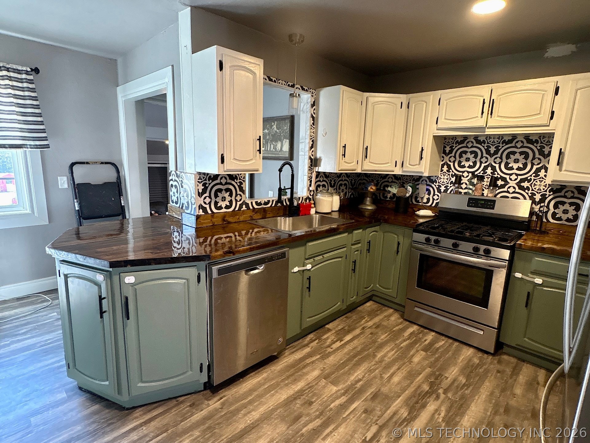 802 S Howerton Avenue Property Photo 32