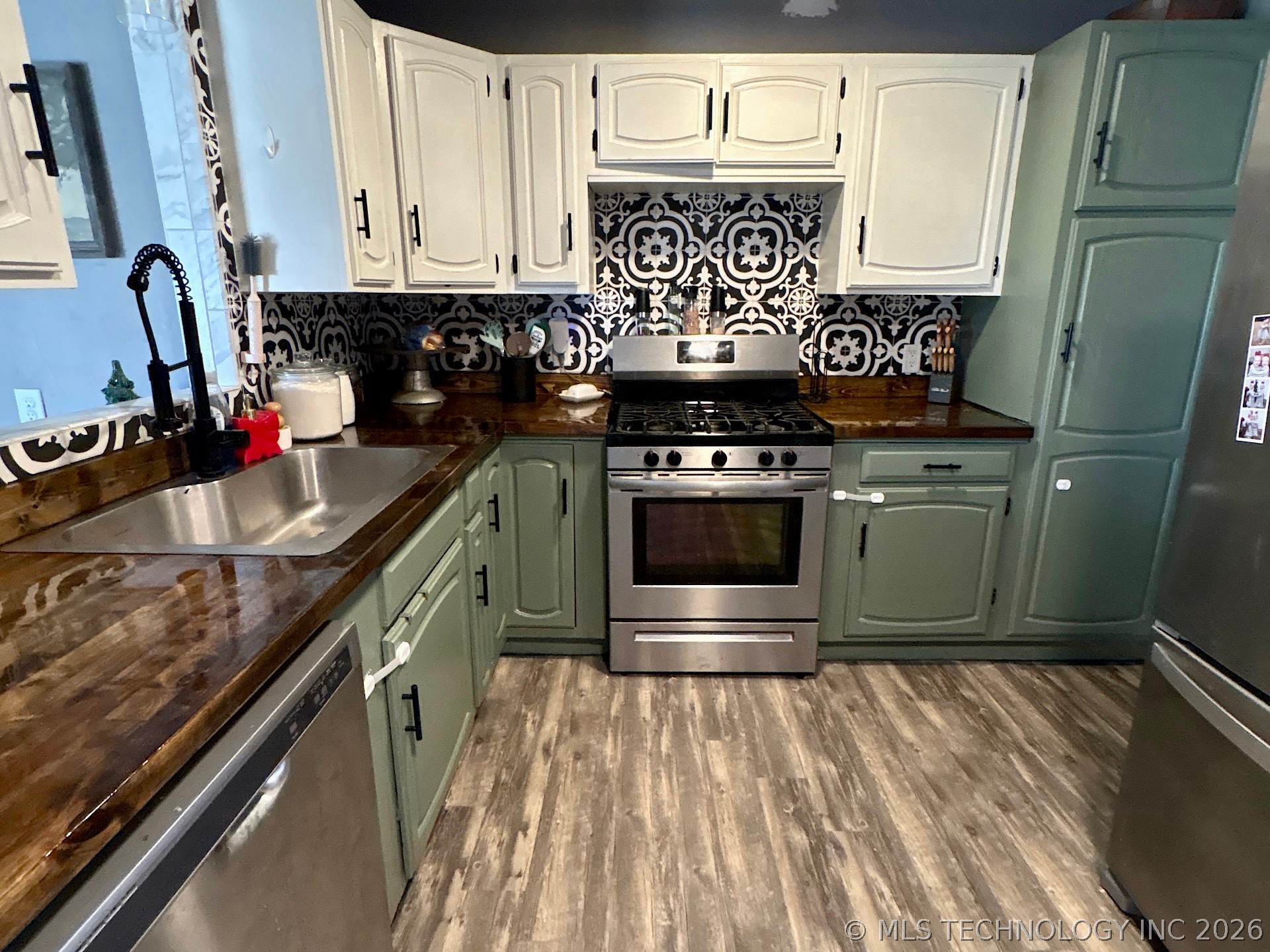 802 S Howerton Avenue Property Photo 35