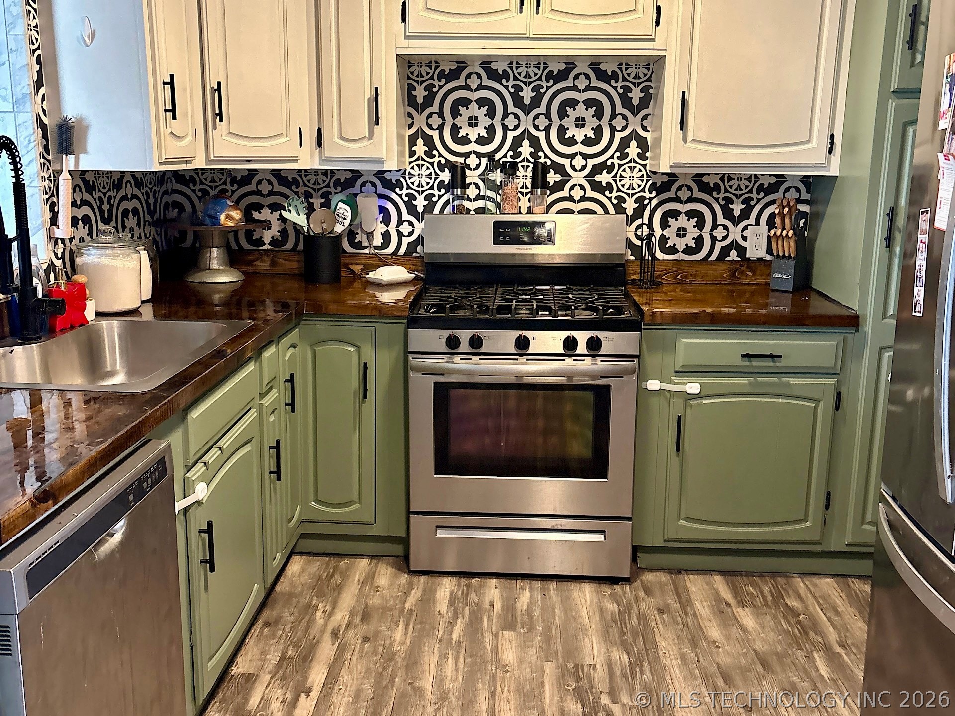 802 S Howerton Avenue Property Photo 36