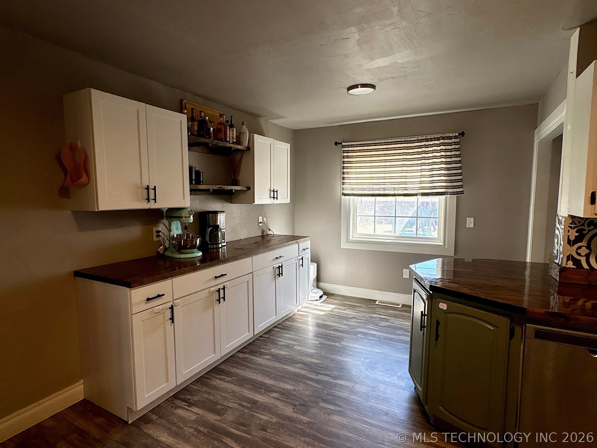 802 S Howerton Avenue Property Photo 38