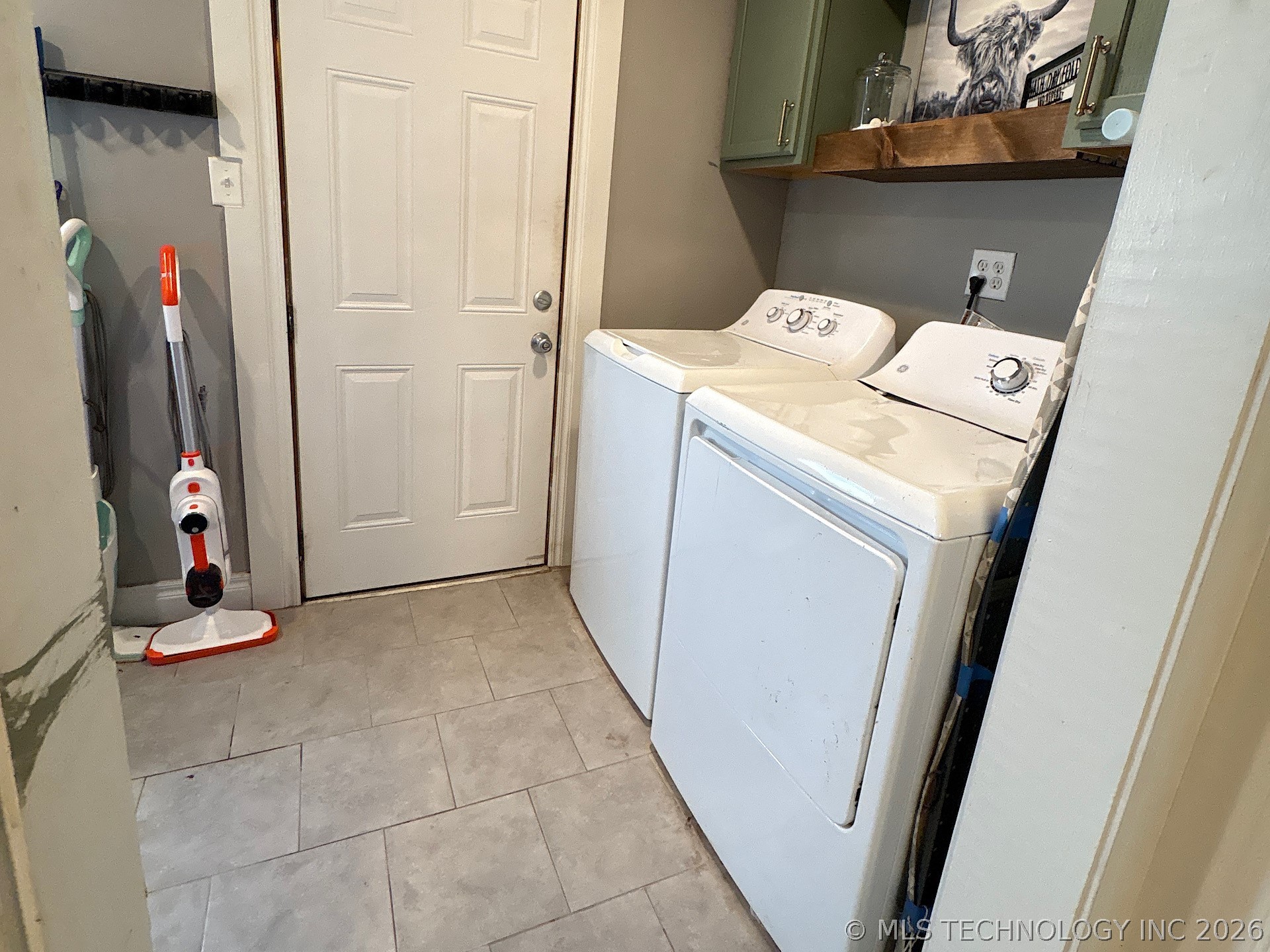 802 S Howerton Avenue Property Photo 43