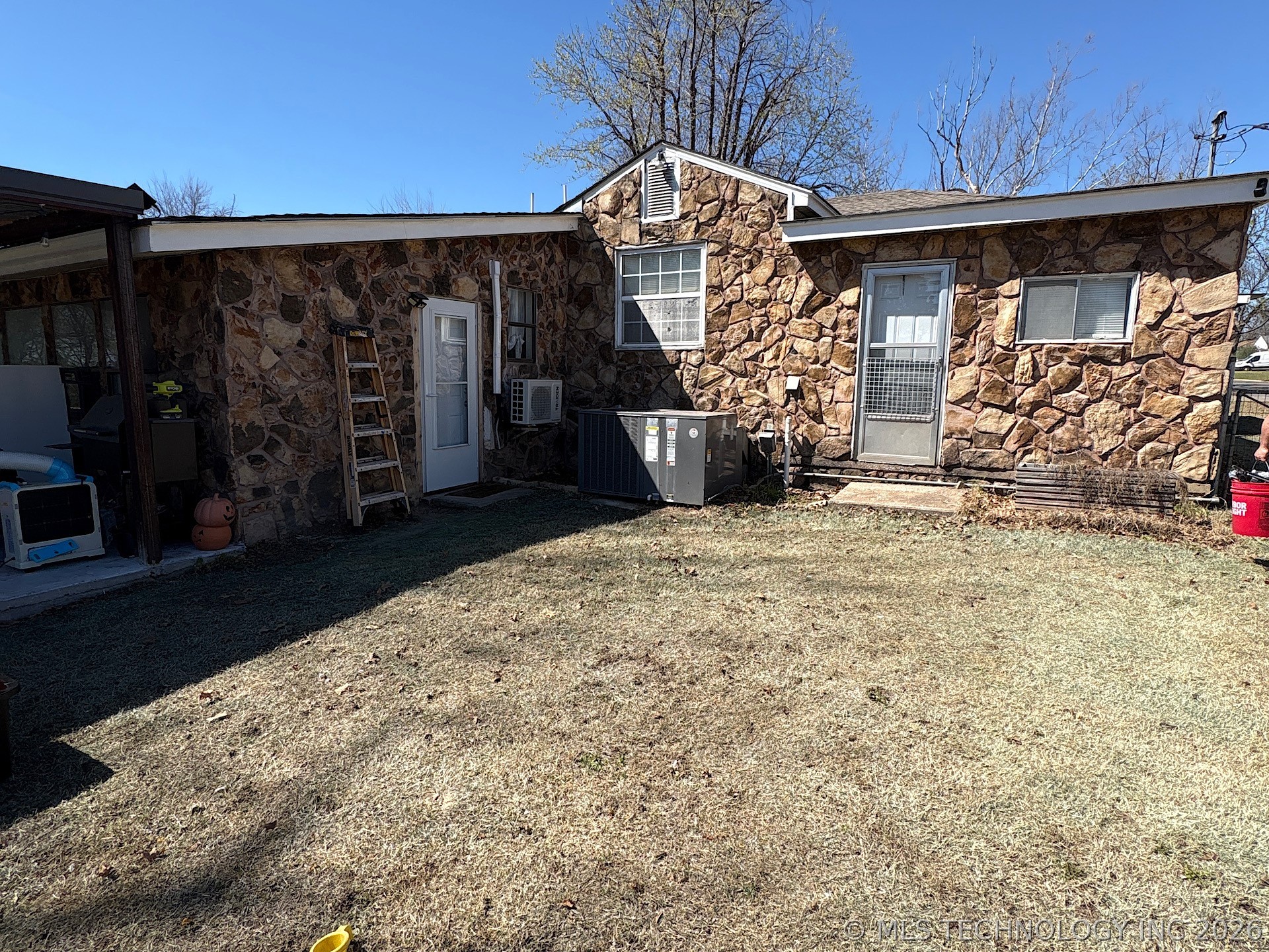 802 S Howerton Avenue Property Photo 52
