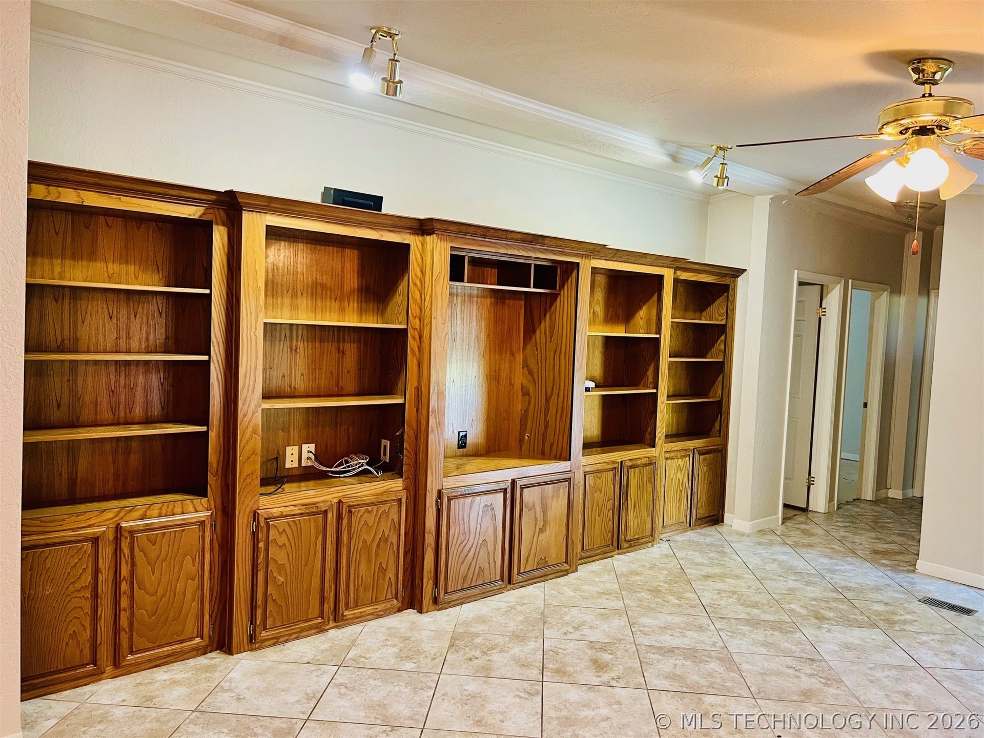 4826 Willis Drive Property Photo 3