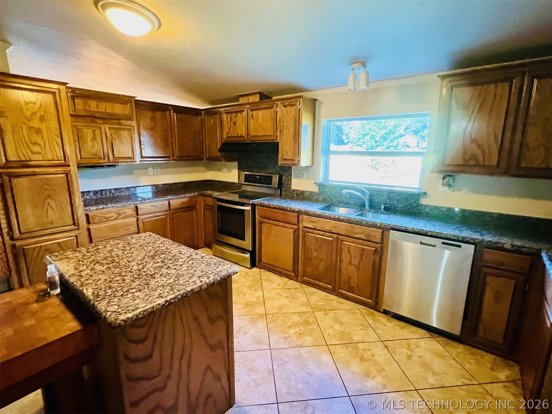 4826 Willis Drive Property Photo 6