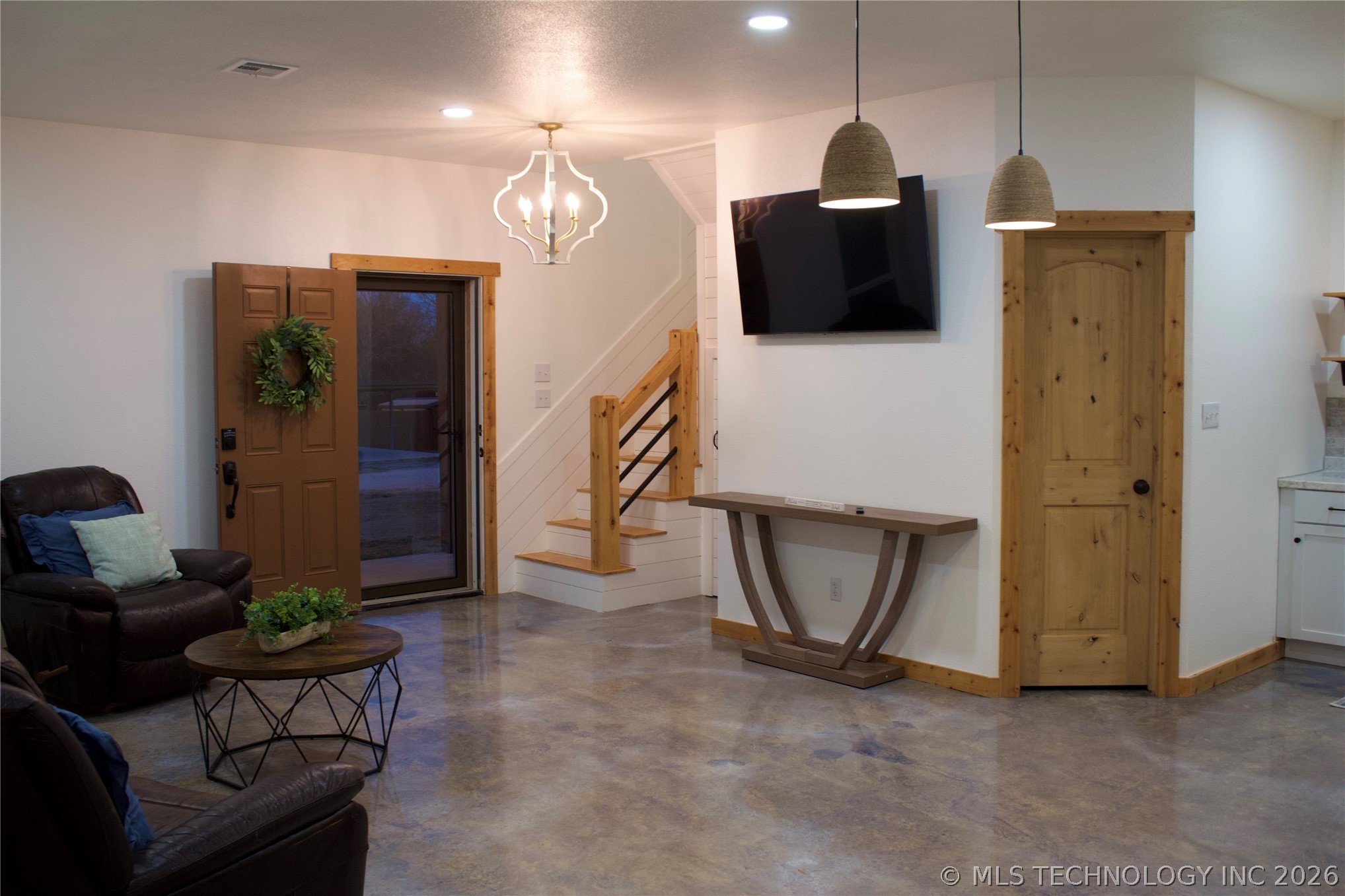 6129 Dixie Property Photo 2