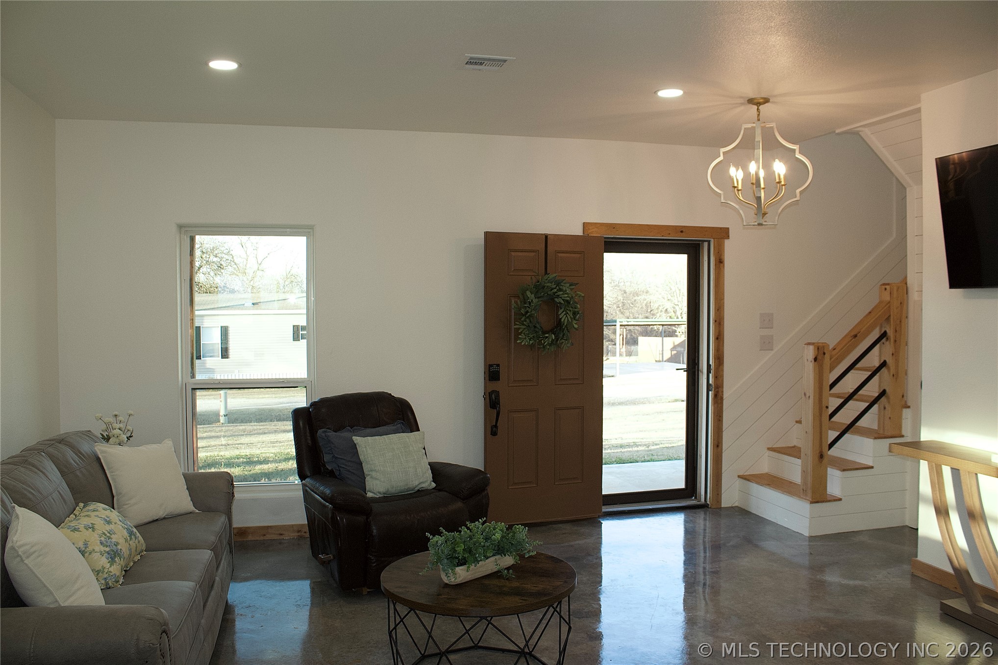 6129 Dixie Property Photo 3