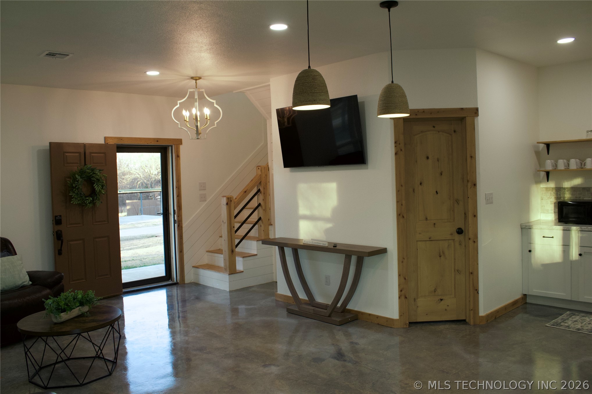 6129 Dixie Property Photo 7