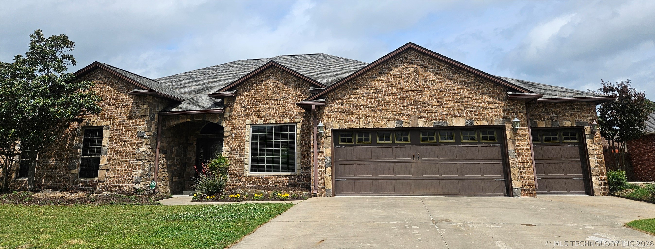 1003 Sunnybrook Property Photo 1
