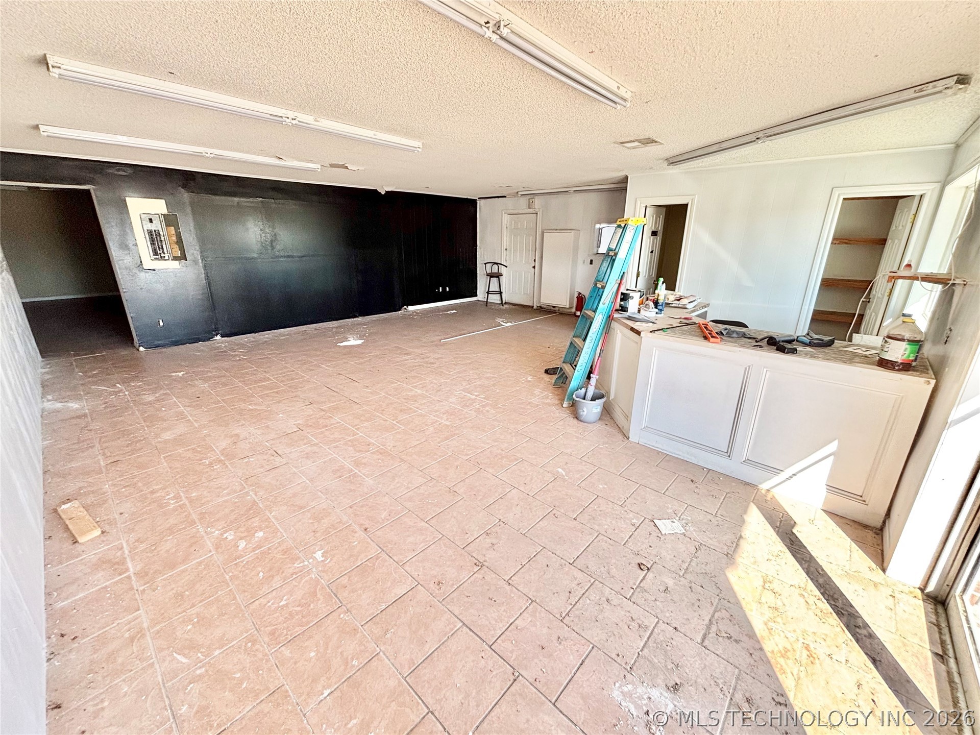 1609 E Main Street Property Photo 6