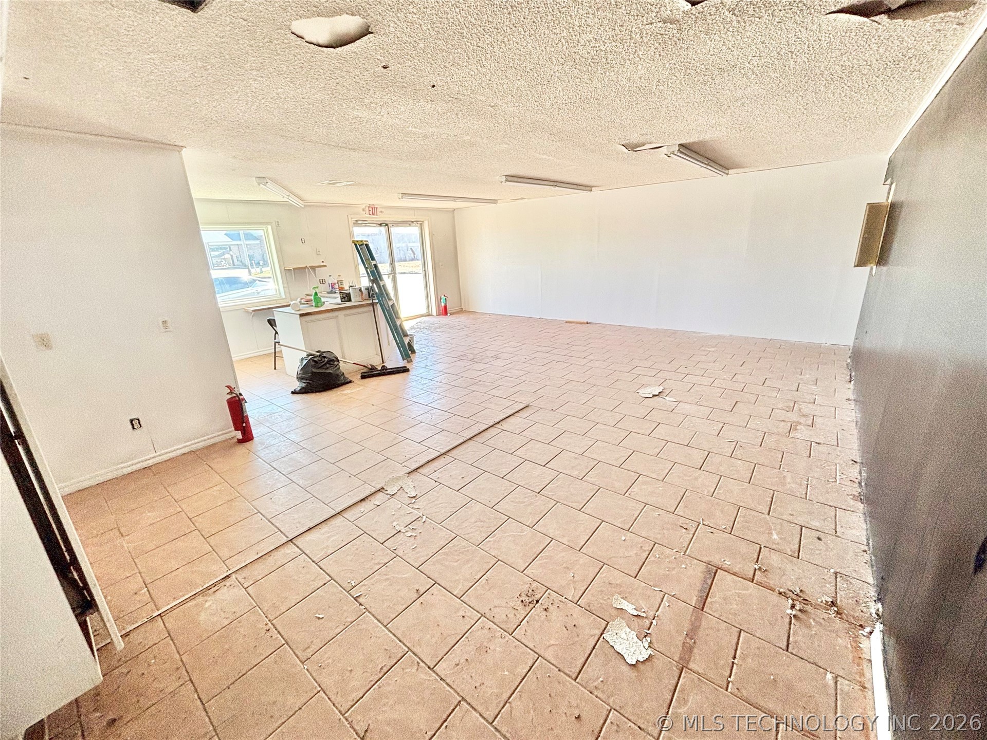 1609 E Main Street Property Photo 8