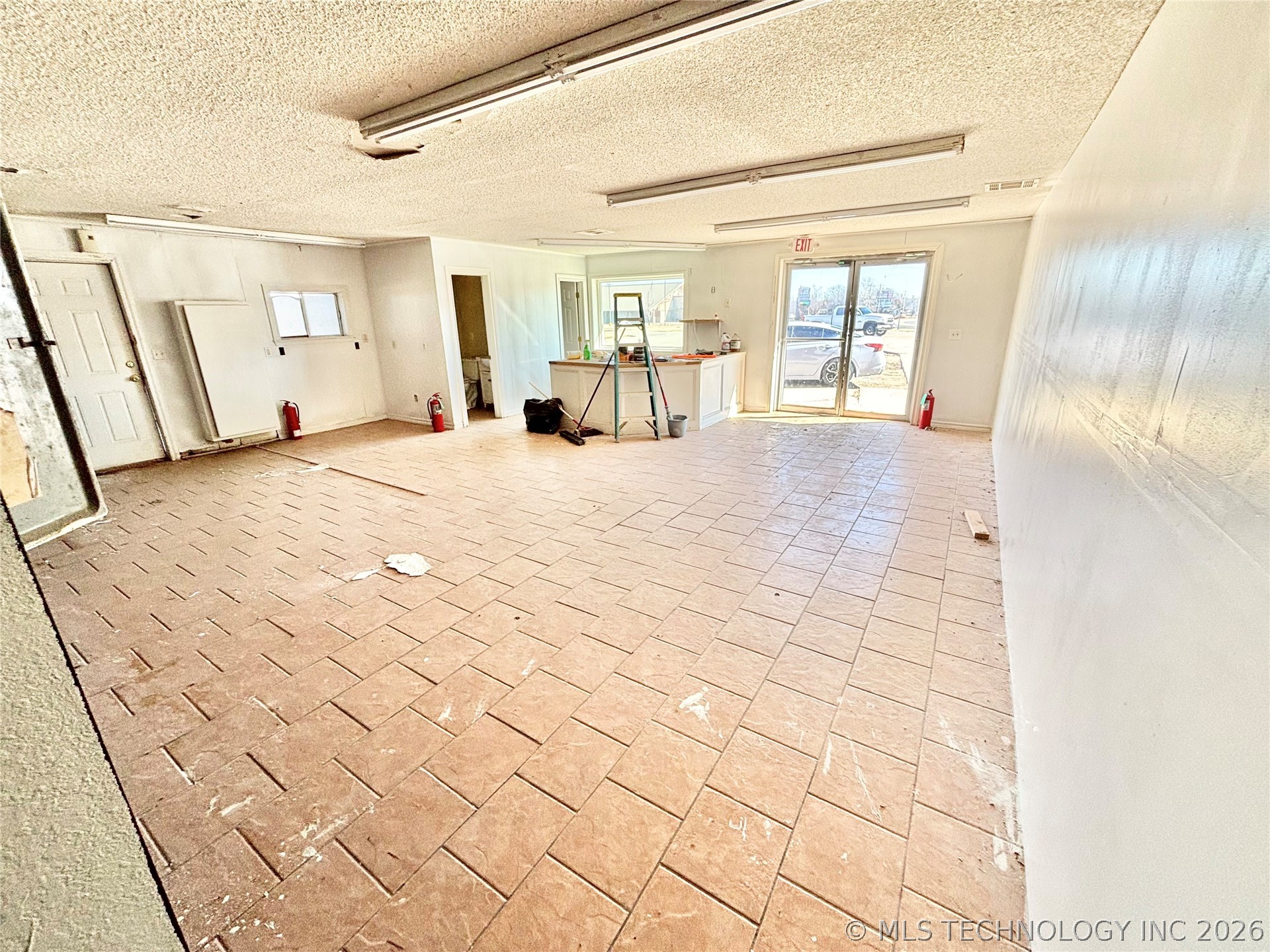 1609 E Main Street Property Photo 9