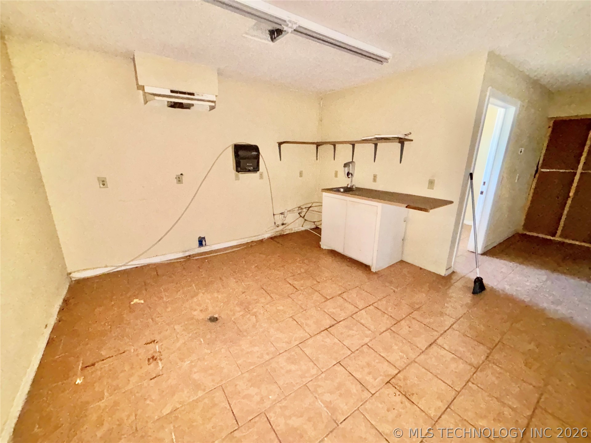 1609 E Main Street Property Photo 15